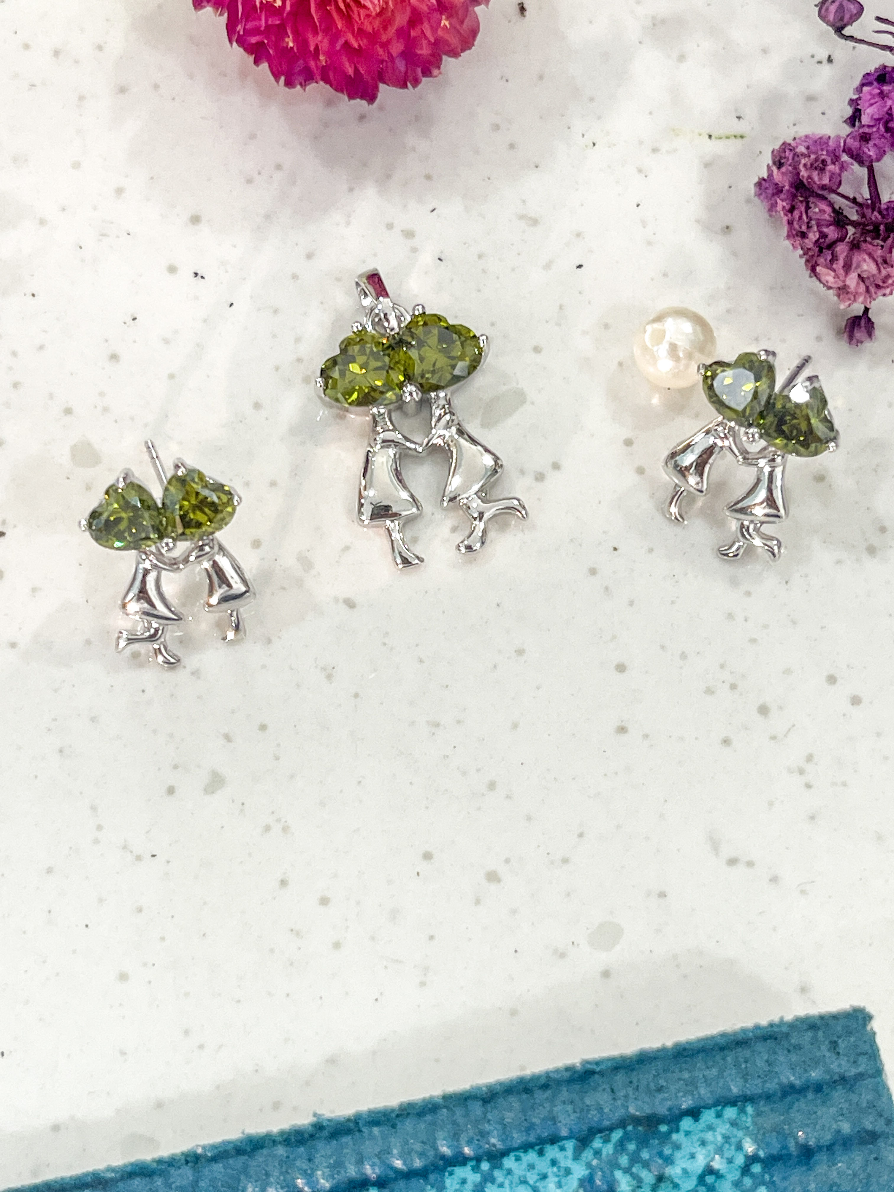 Green Gemstone Dancing Girl Jewelry Set