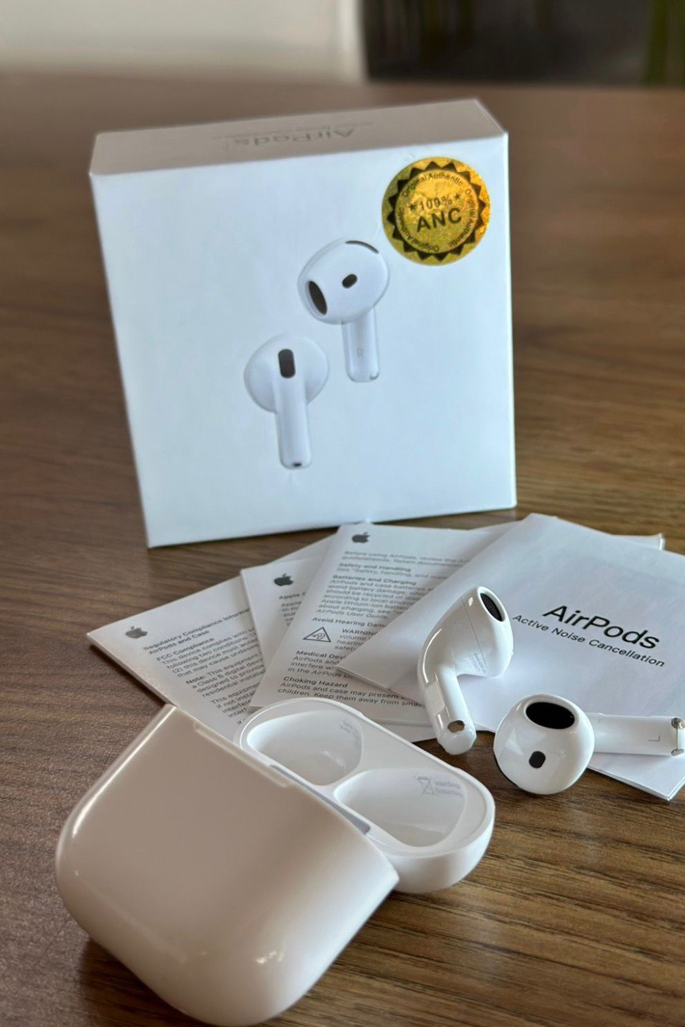 AIRPODS SERIE 4 — ANC INTEGRADO