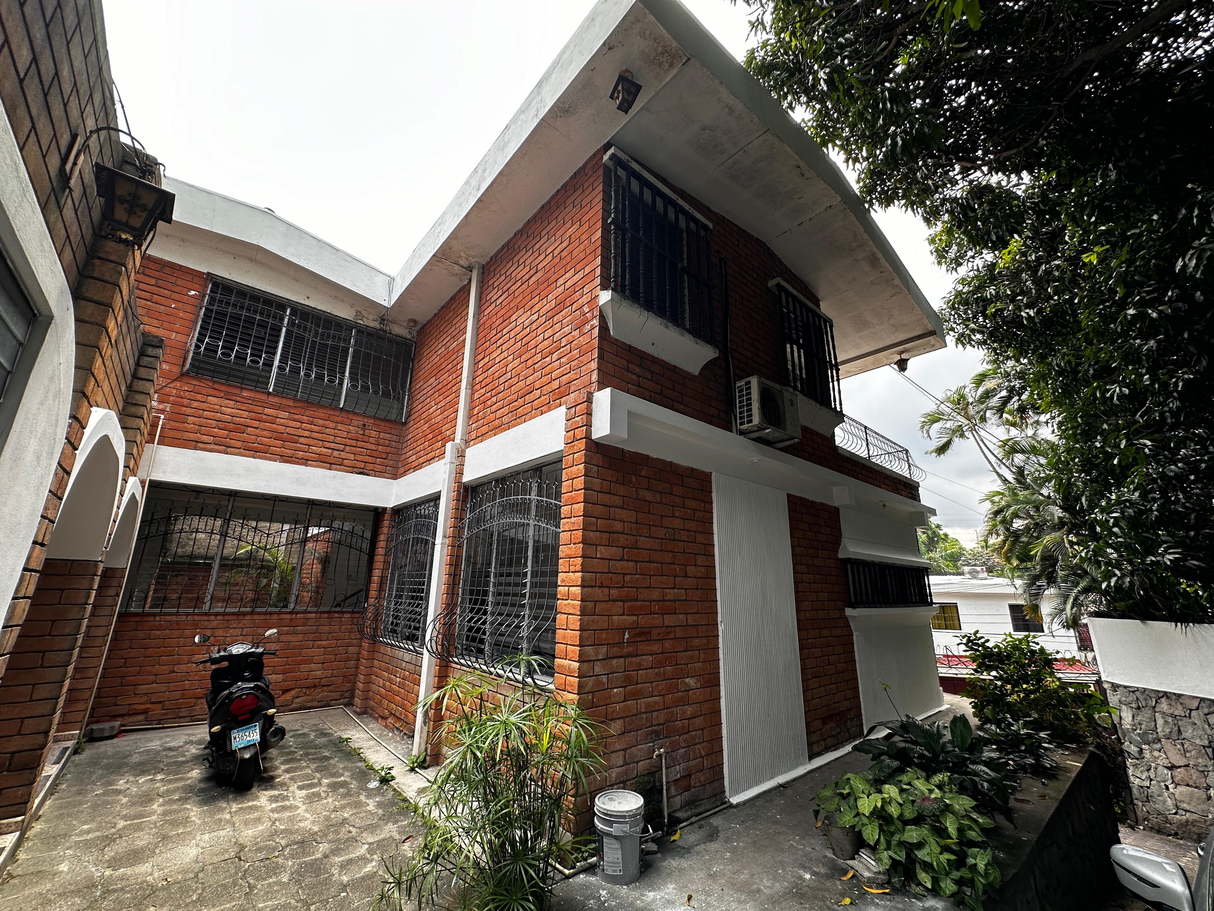 Casa en venta, Col. Flor Blanca, cerca de FUDEM