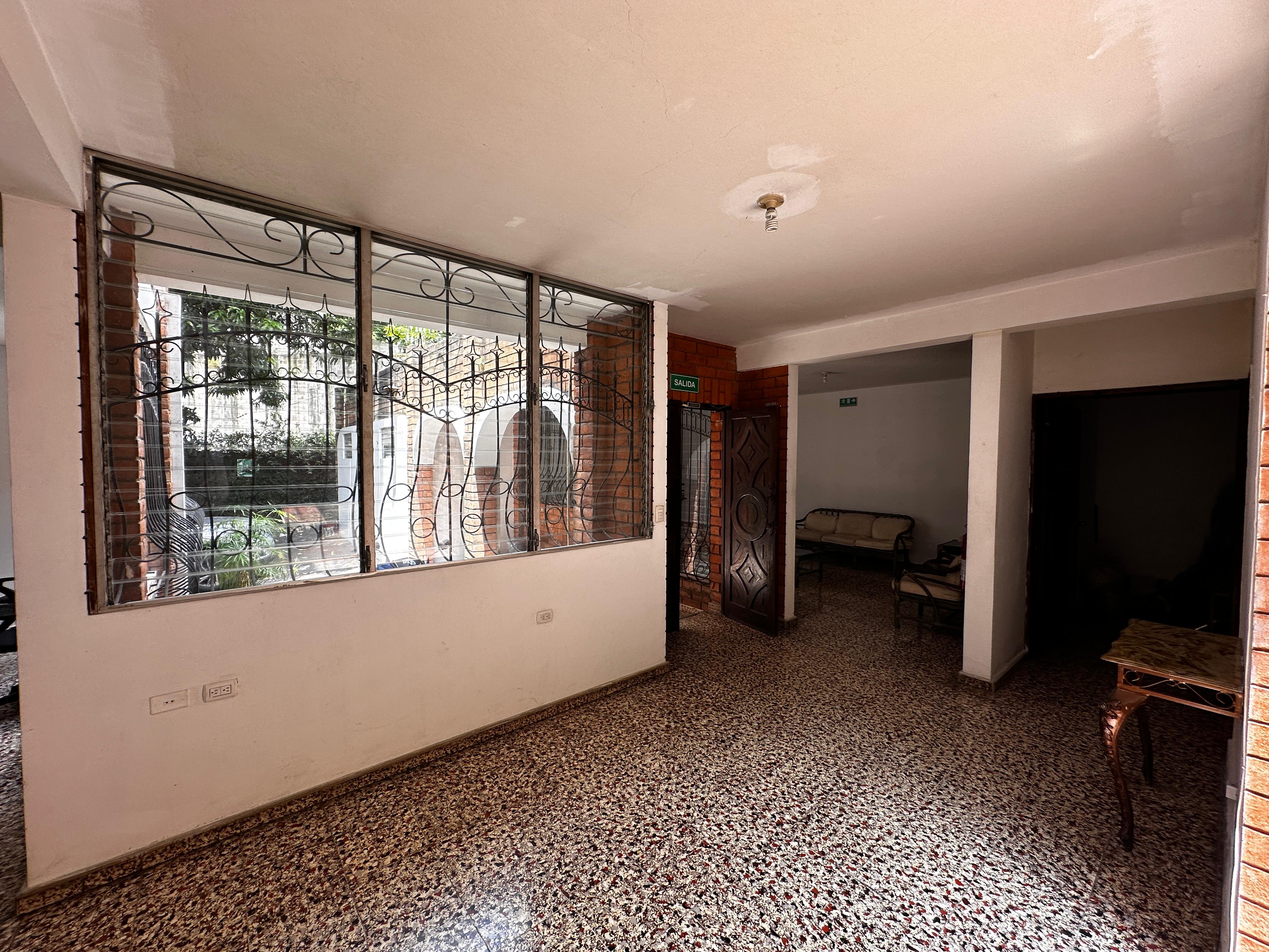 Casa en venta, Col. Flor Blanca, cerca de FUDEM