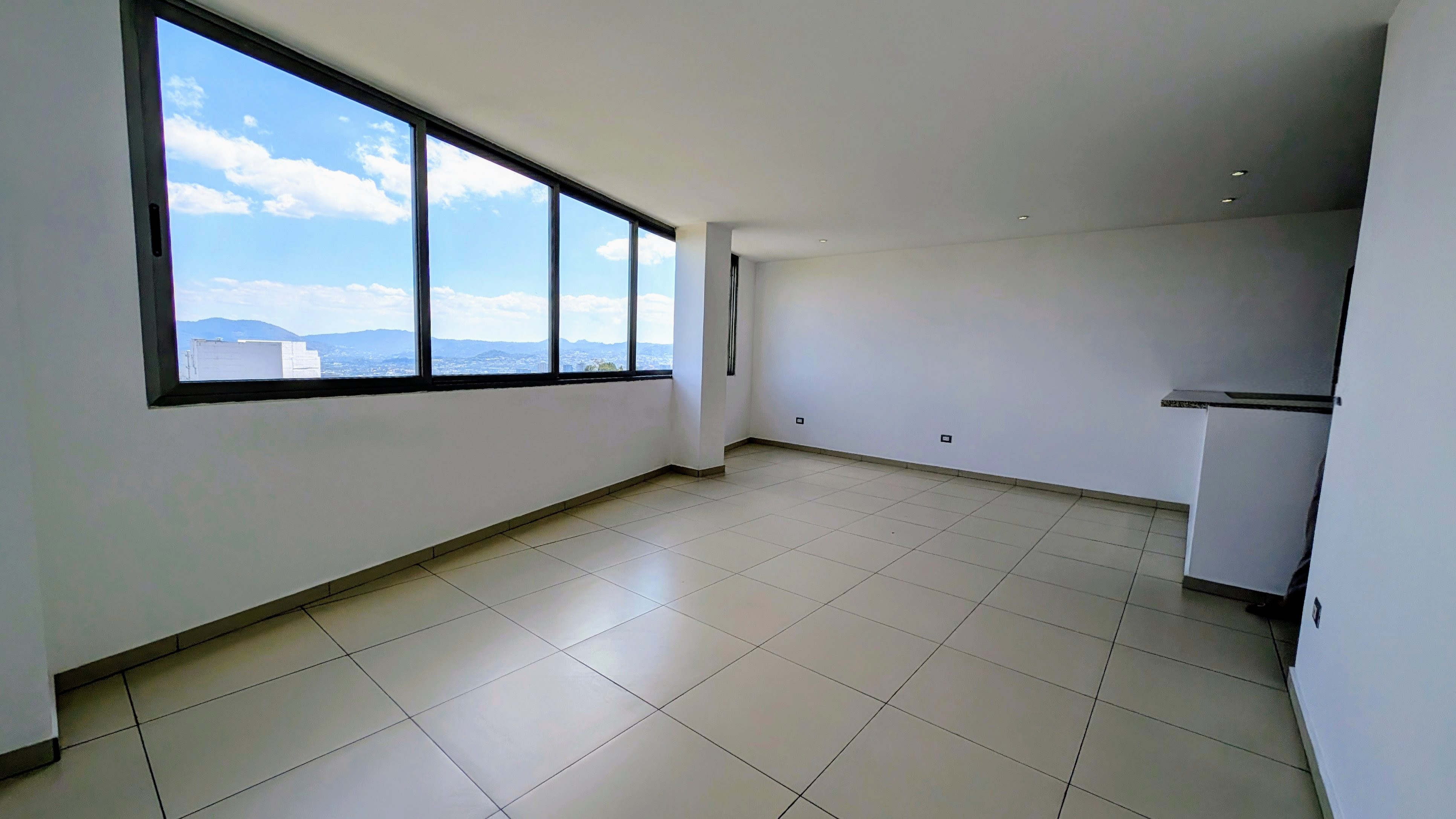 Apartamento de 2 hab. en renta – Colonia Escalón, Torre Jade