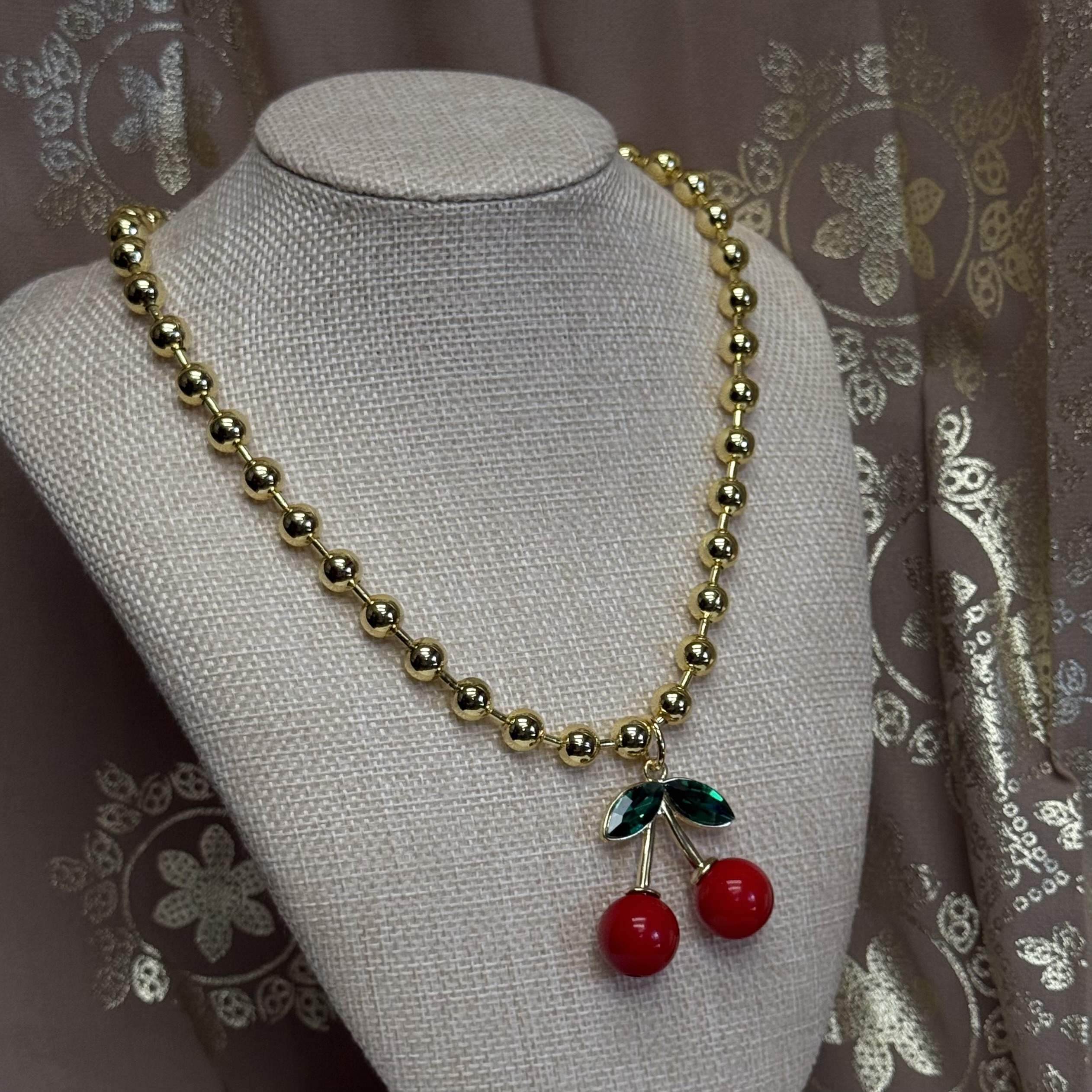 Mia necklace 