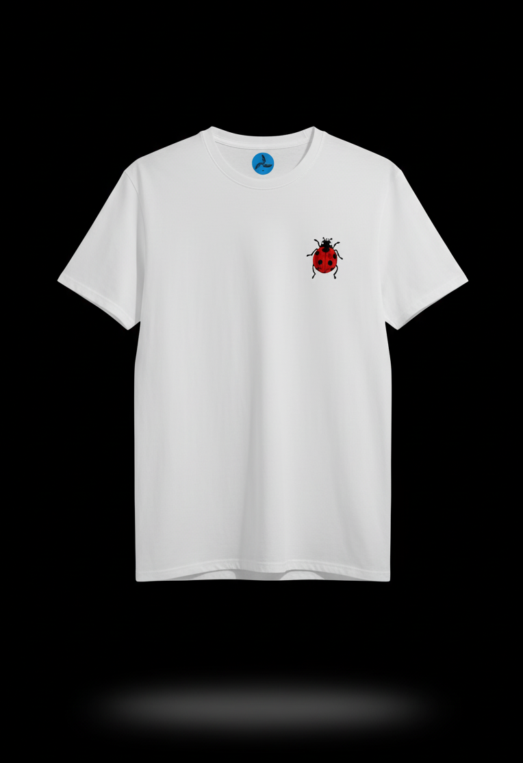 Camiseta blanca con mariquita