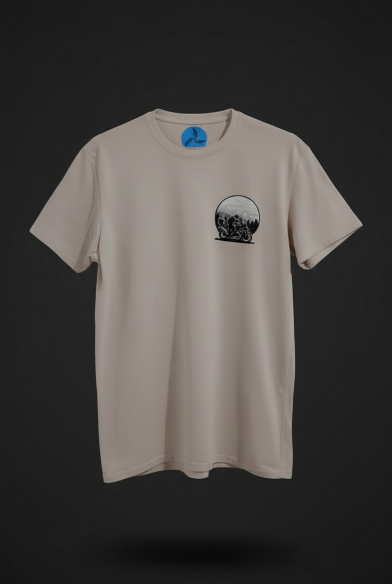 Camiseta beige con diseño gráfico
