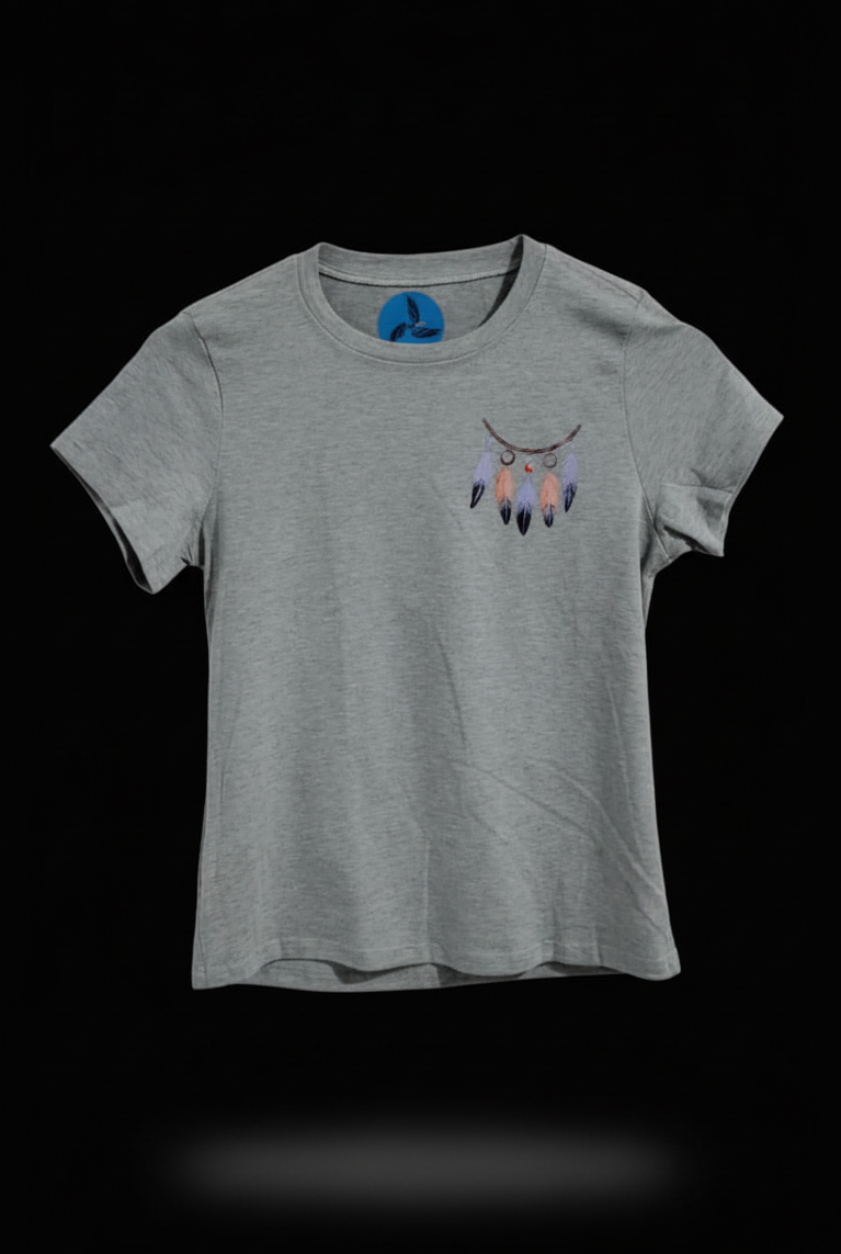 Camiseta gris con estampado de atrapasueños