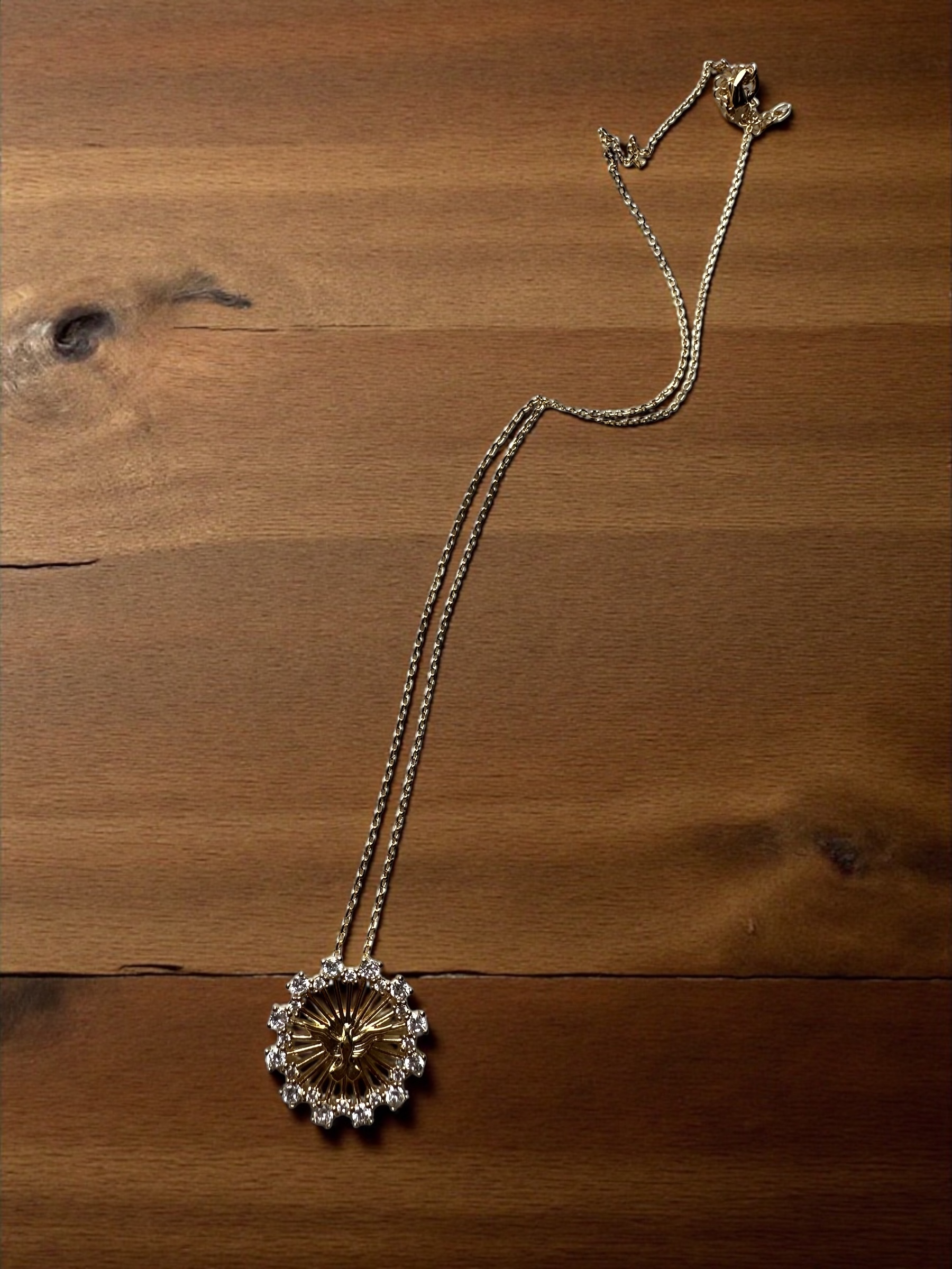 Colar com mandala do Espírito Santo