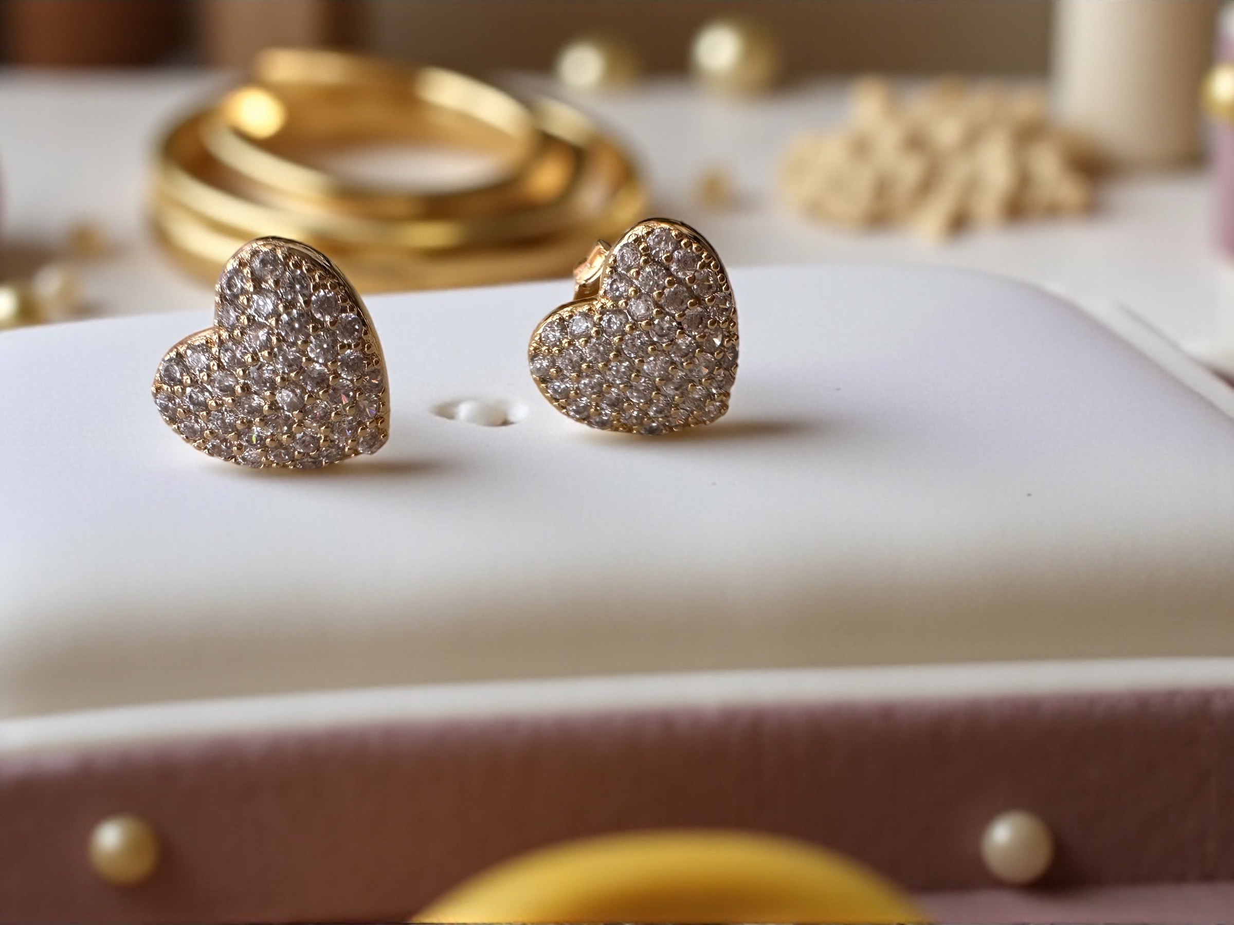 Brincos coração cravejados