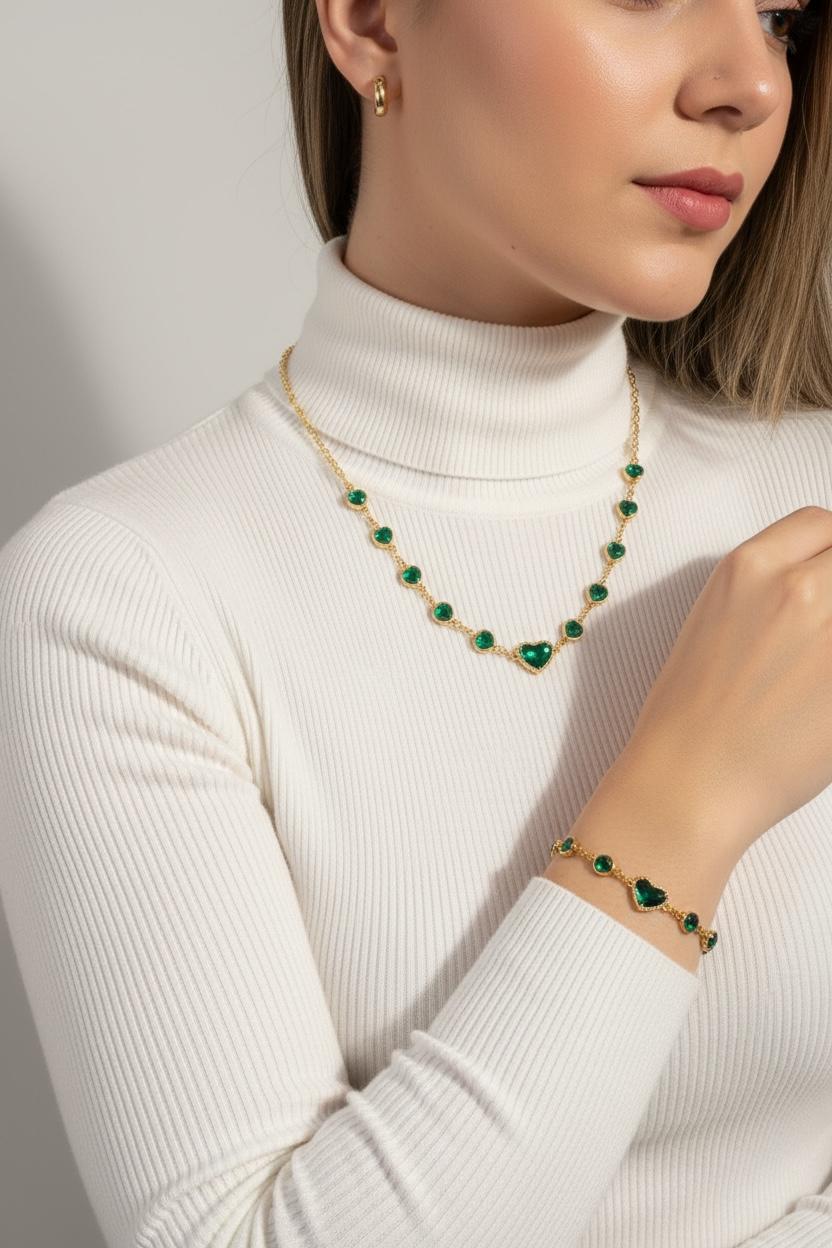 Conjunto de joias com pedras verdes