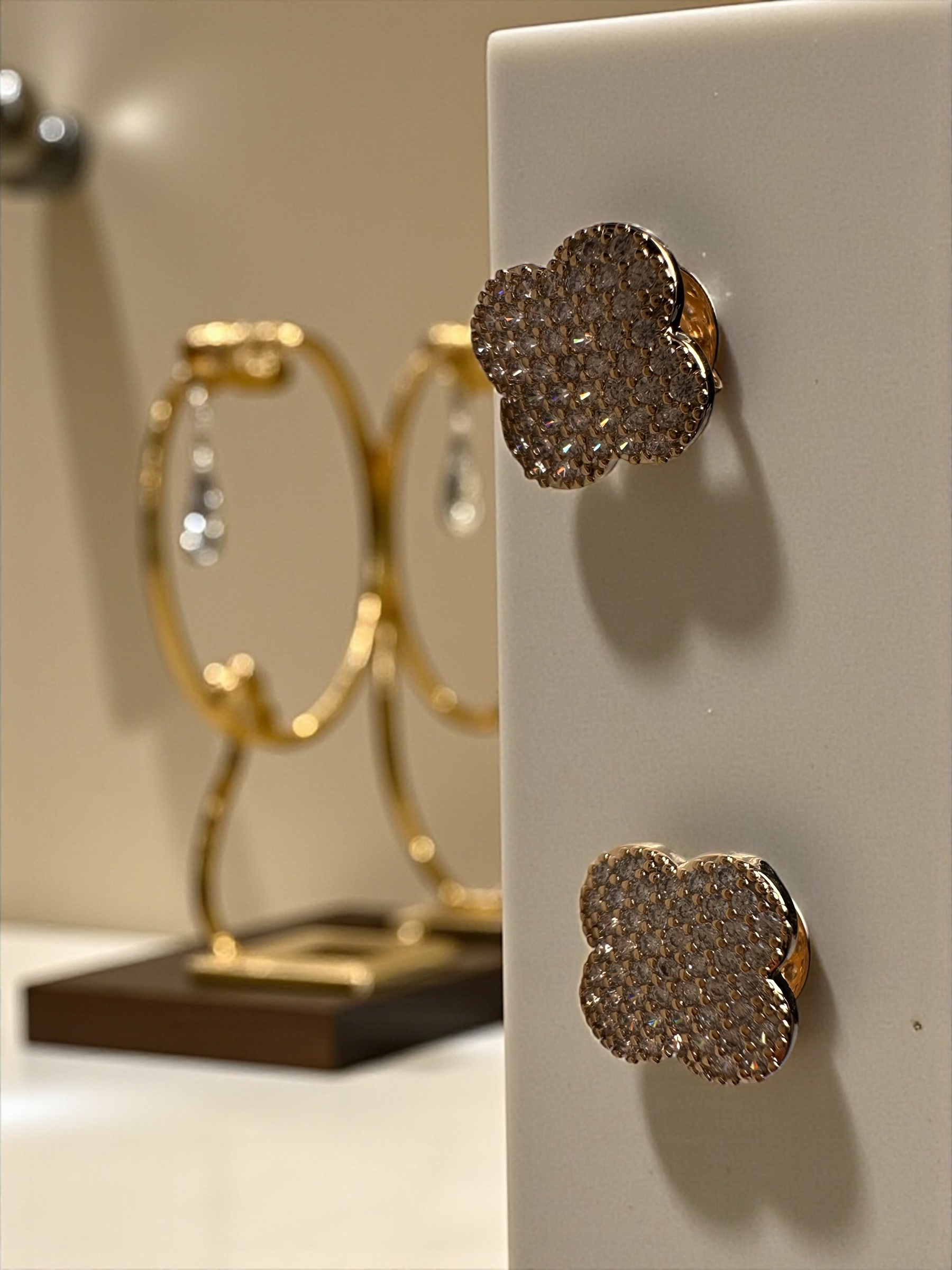 Brinco em formato de trevo