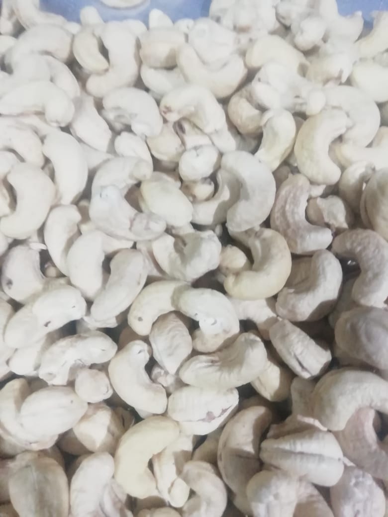 Premium Cashews W240