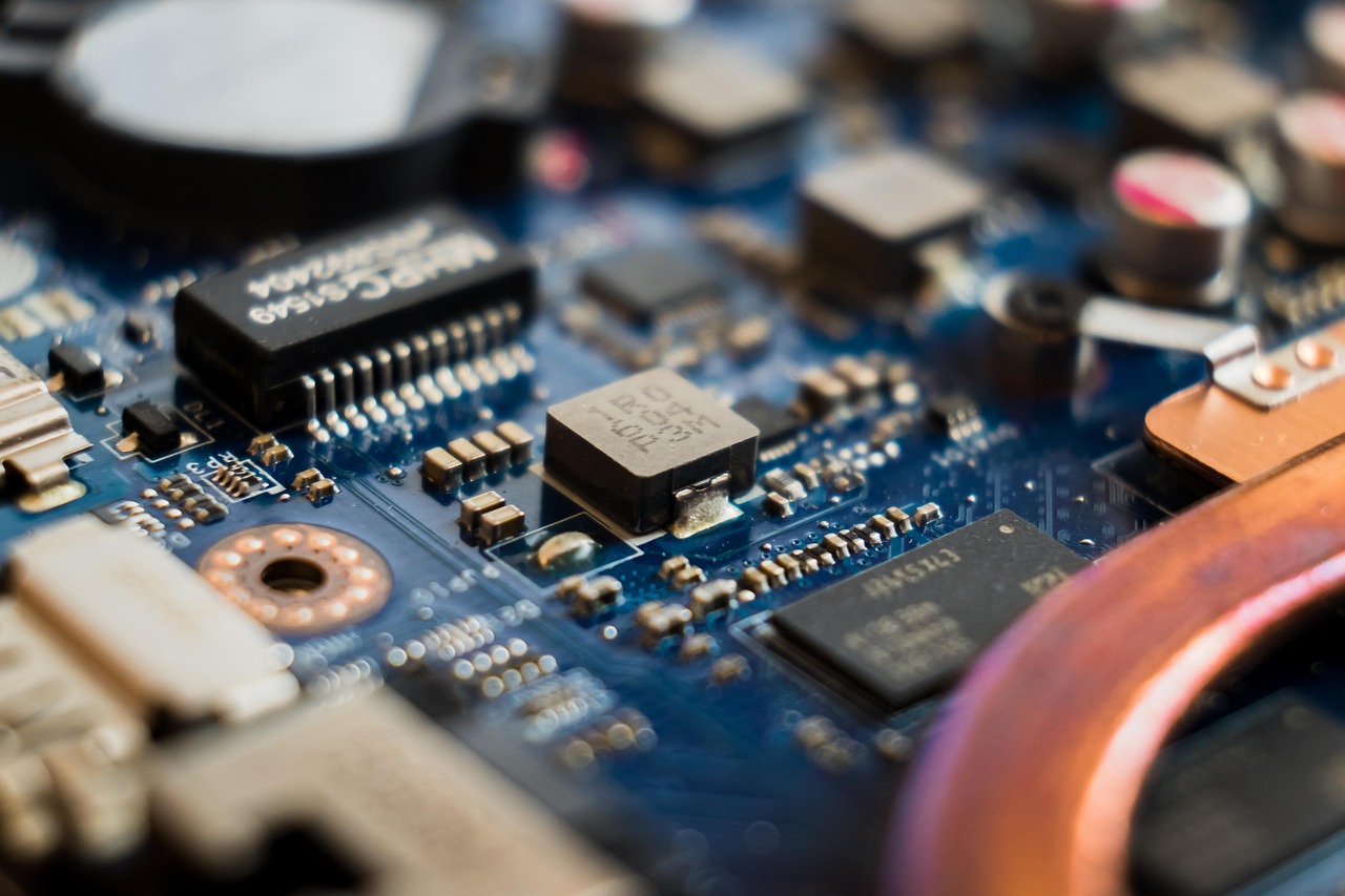 Course: Motherboard with electronic components