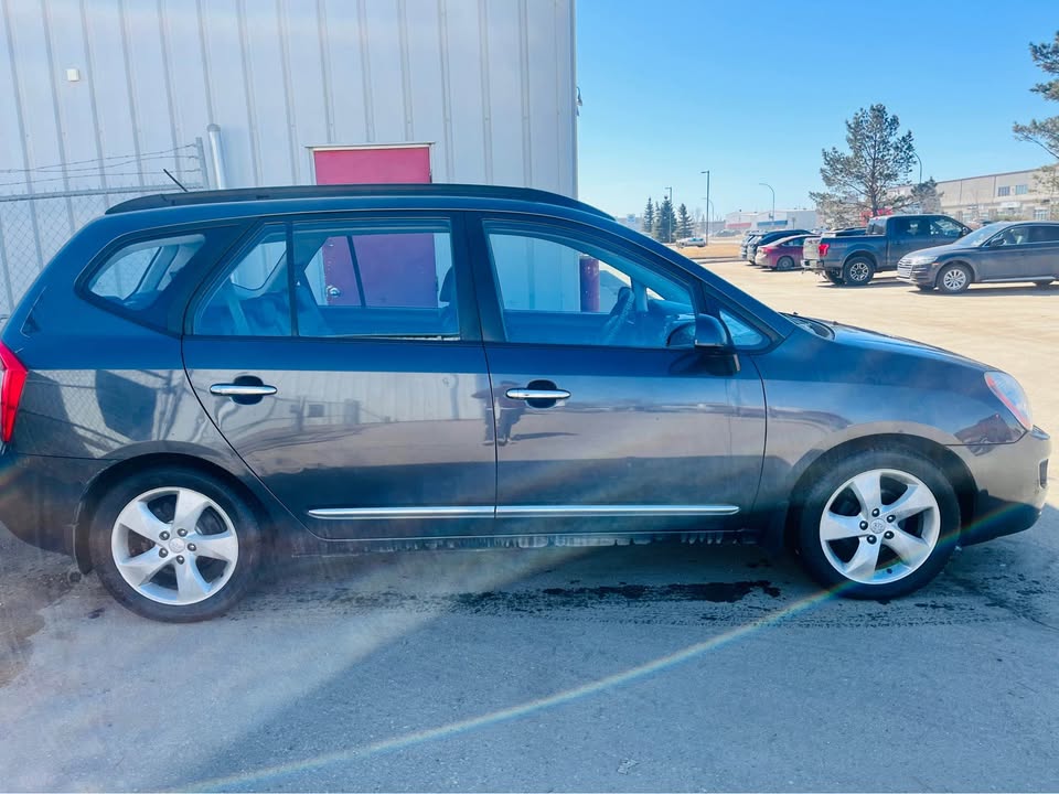 Kia Rondo Hatchback, 2008