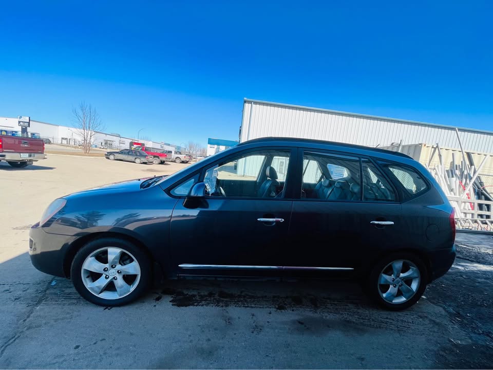 Kia Rondo Hatchback, 2008