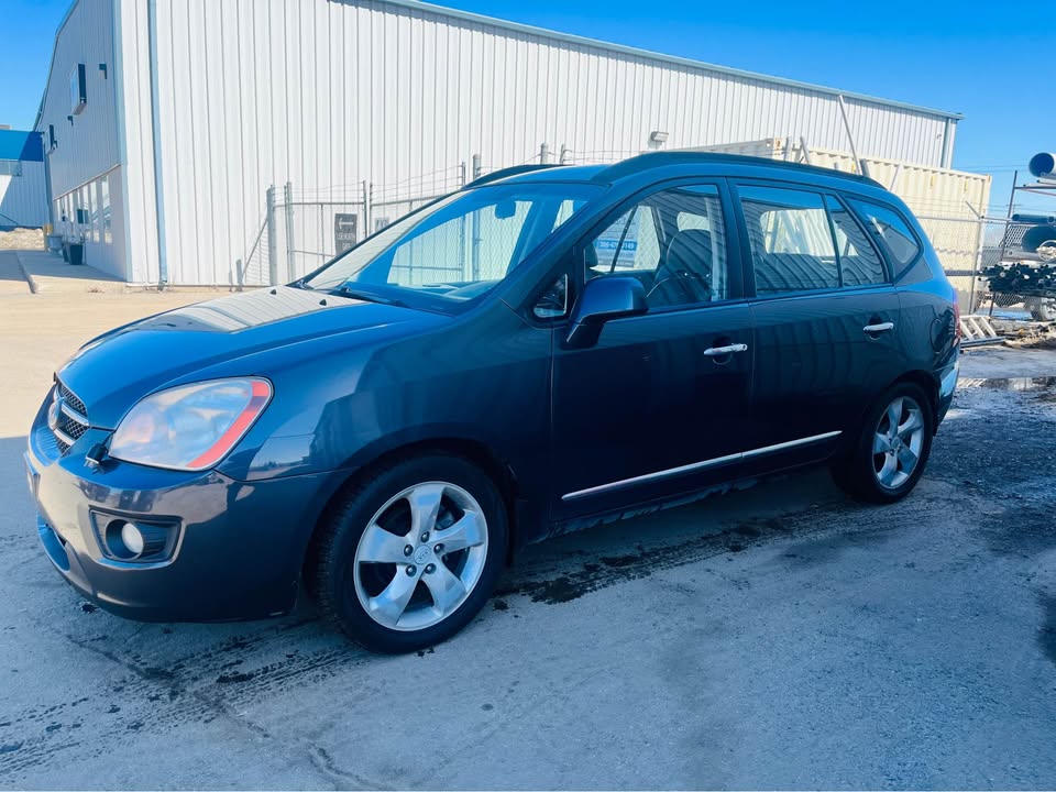 Kia Rondo Hatchback, 2008