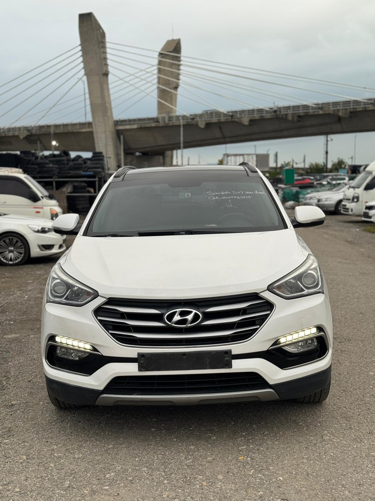 2017 Hyundai Santa Fe DM – Panoramic Sunroof | Diesel | 5-Seater | Smart Key & Navigation