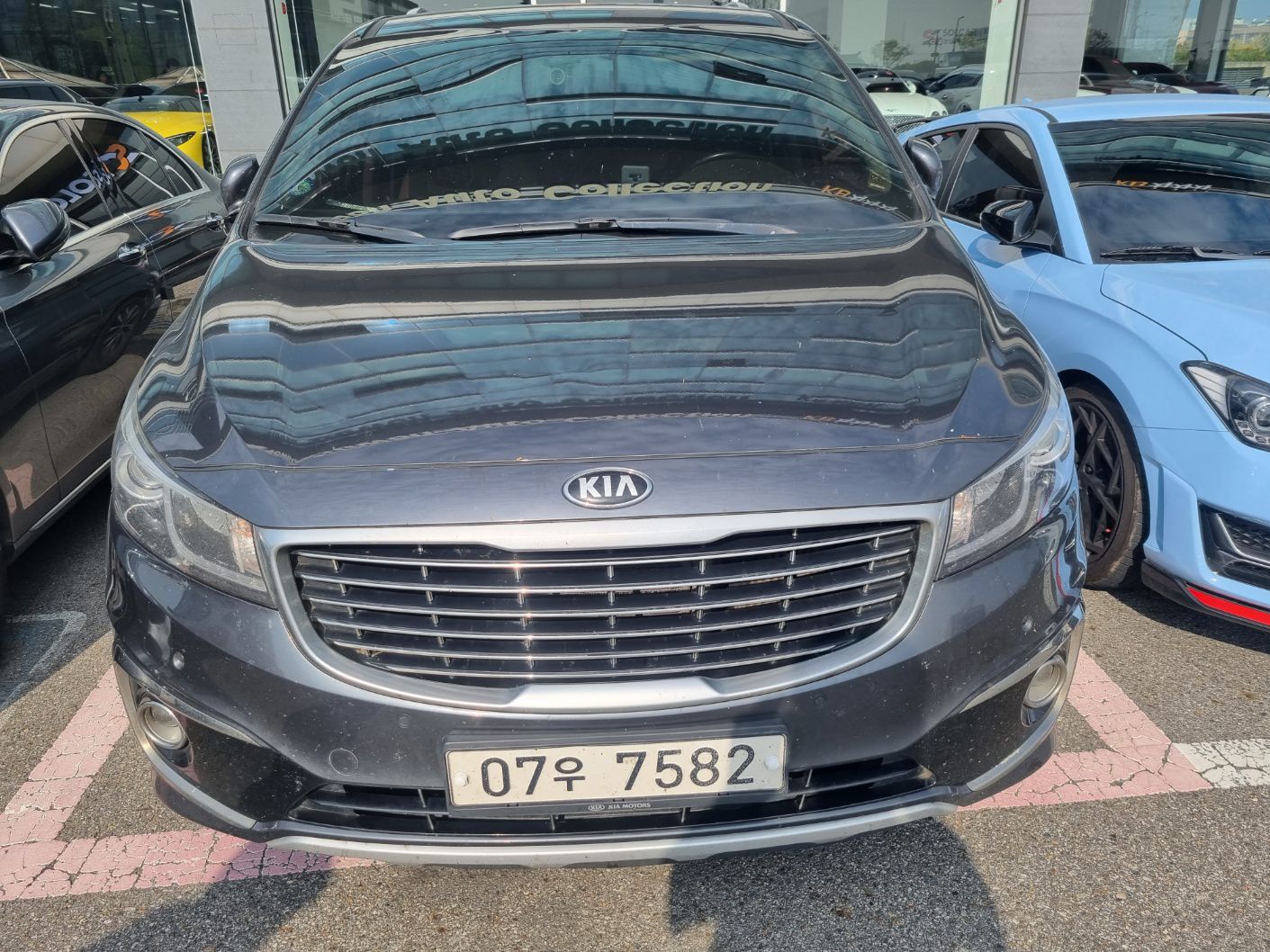 2016 Kia Carnival | 2.2L Diesel | 9-Seater | Smart Key | Navigation