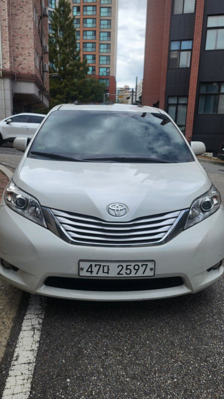 Toyota Sienna – 2014/2015 Model (Full Option | 4WD)