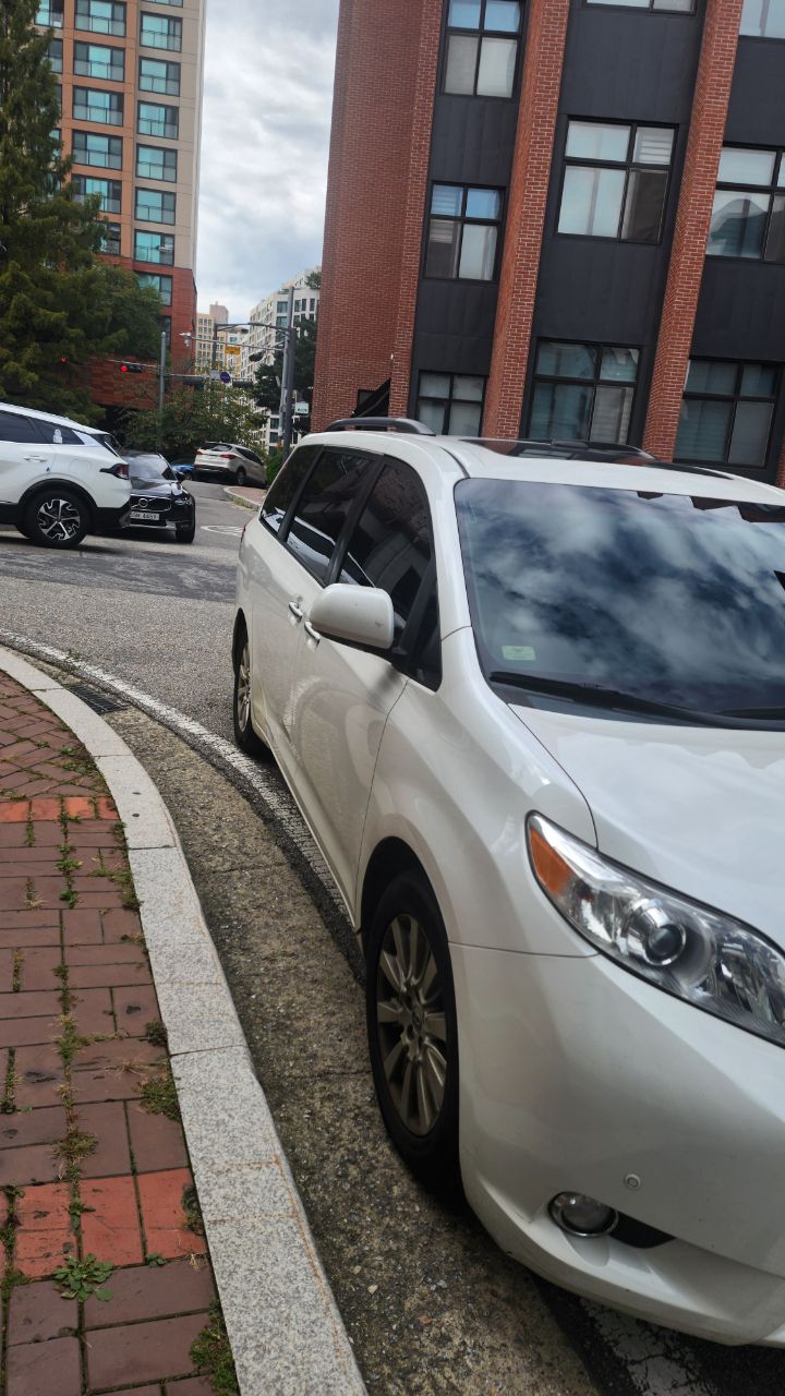 Toyota Sienna – 2014/2015 Model (Full Option | 4WD)