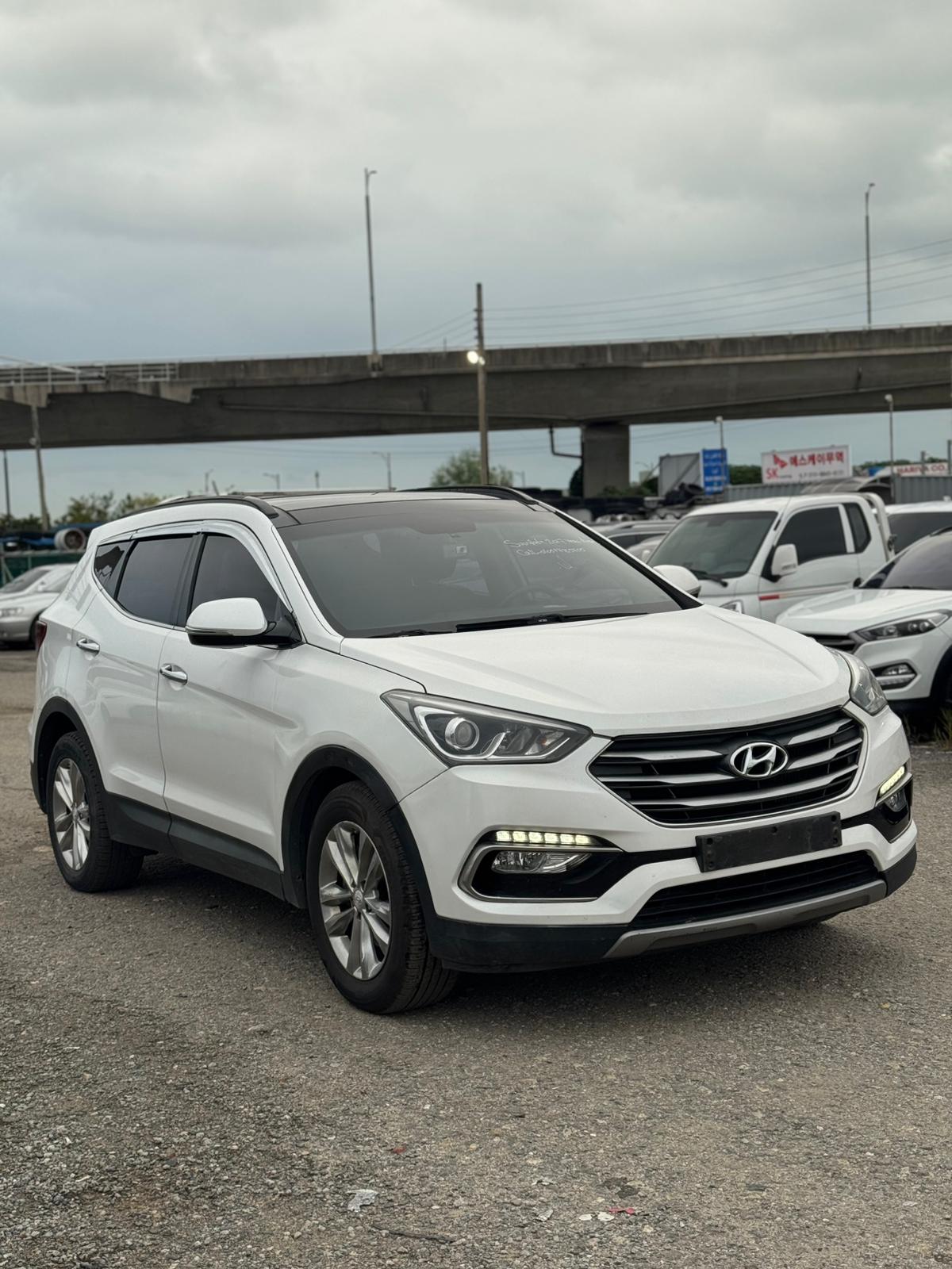 2017 Hyundai Santa Fe DM – Panoramic Sunroof | Diesel | 5-Seater | Smart Key & Navigation