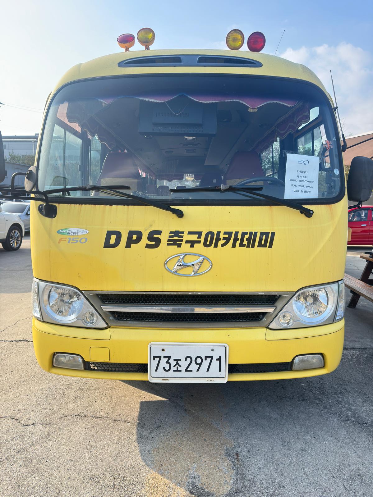 2008 Hyundai County Short Body – 25-Seater Mini Bus