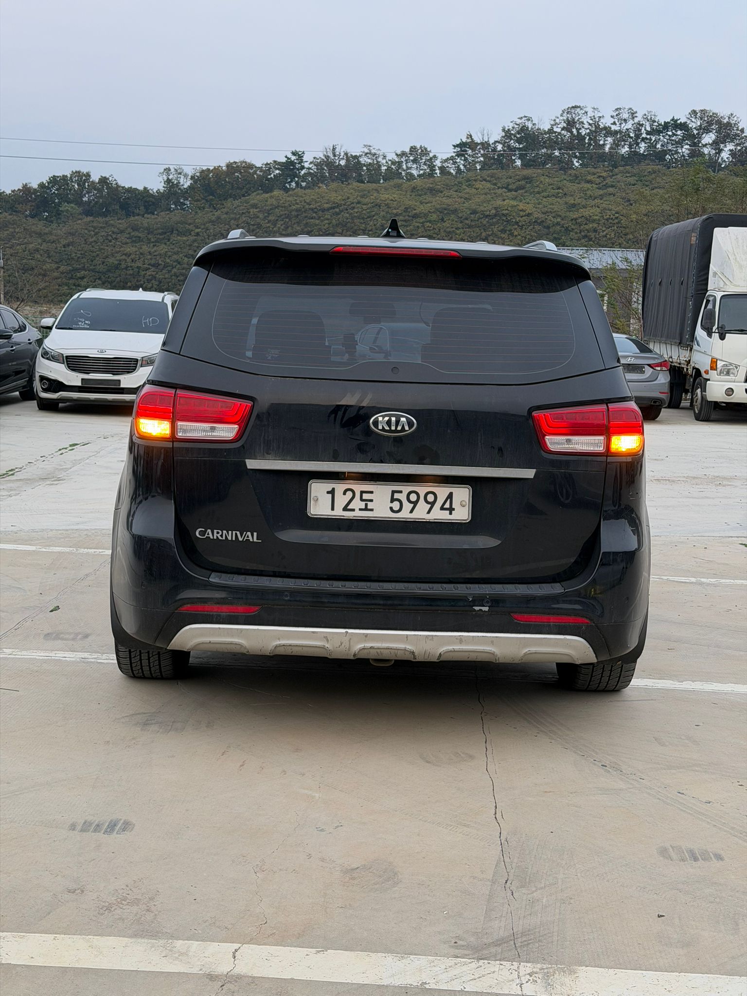 Kia Carnival 2.0L Diesel 2015 – 9-Seater Full Option