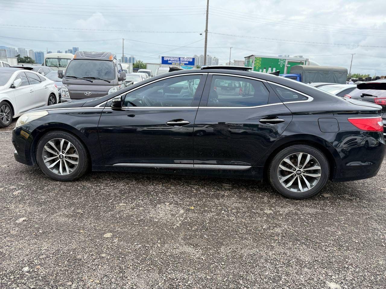 2011/2012 Hyundai Grandeur HG240 – Full Option | Panoramic Sunroof | 2.4L Gasoline | Black