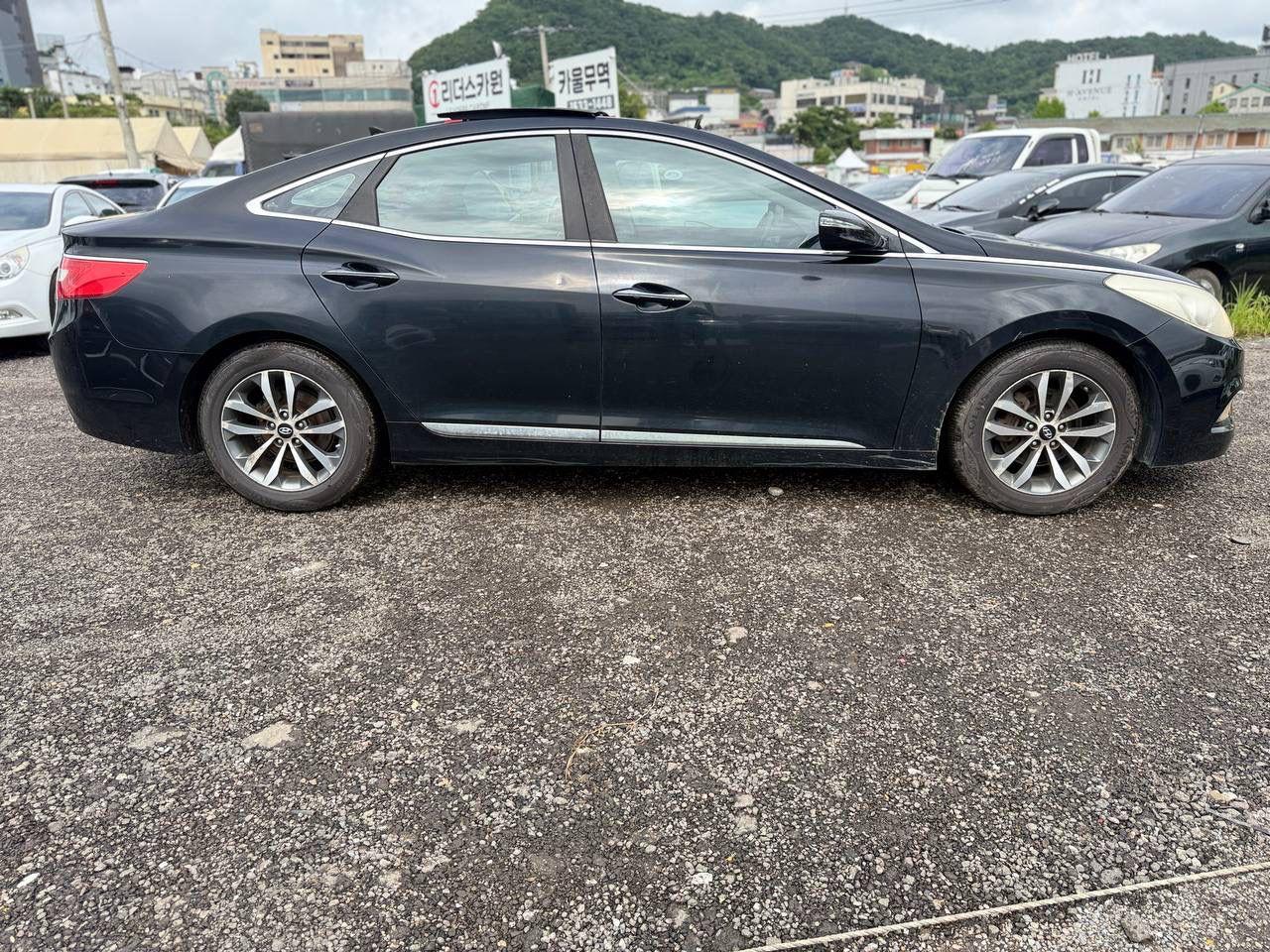 2011/2012 Hyundai Grandeur HG240 – Full Option | Panoramic Sunroof | 2.4L Gasoline | Black