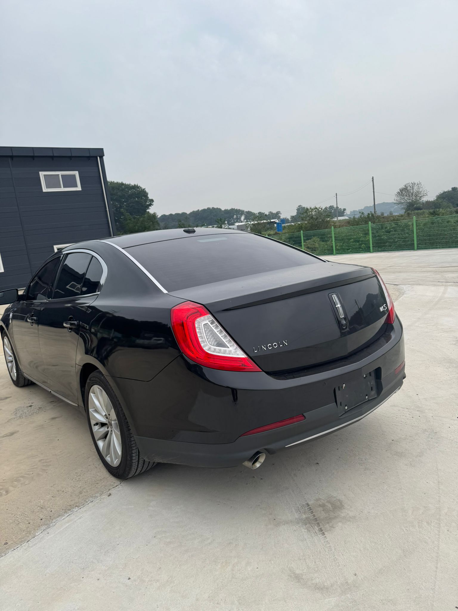 Lincoln MKS – 2013 Model