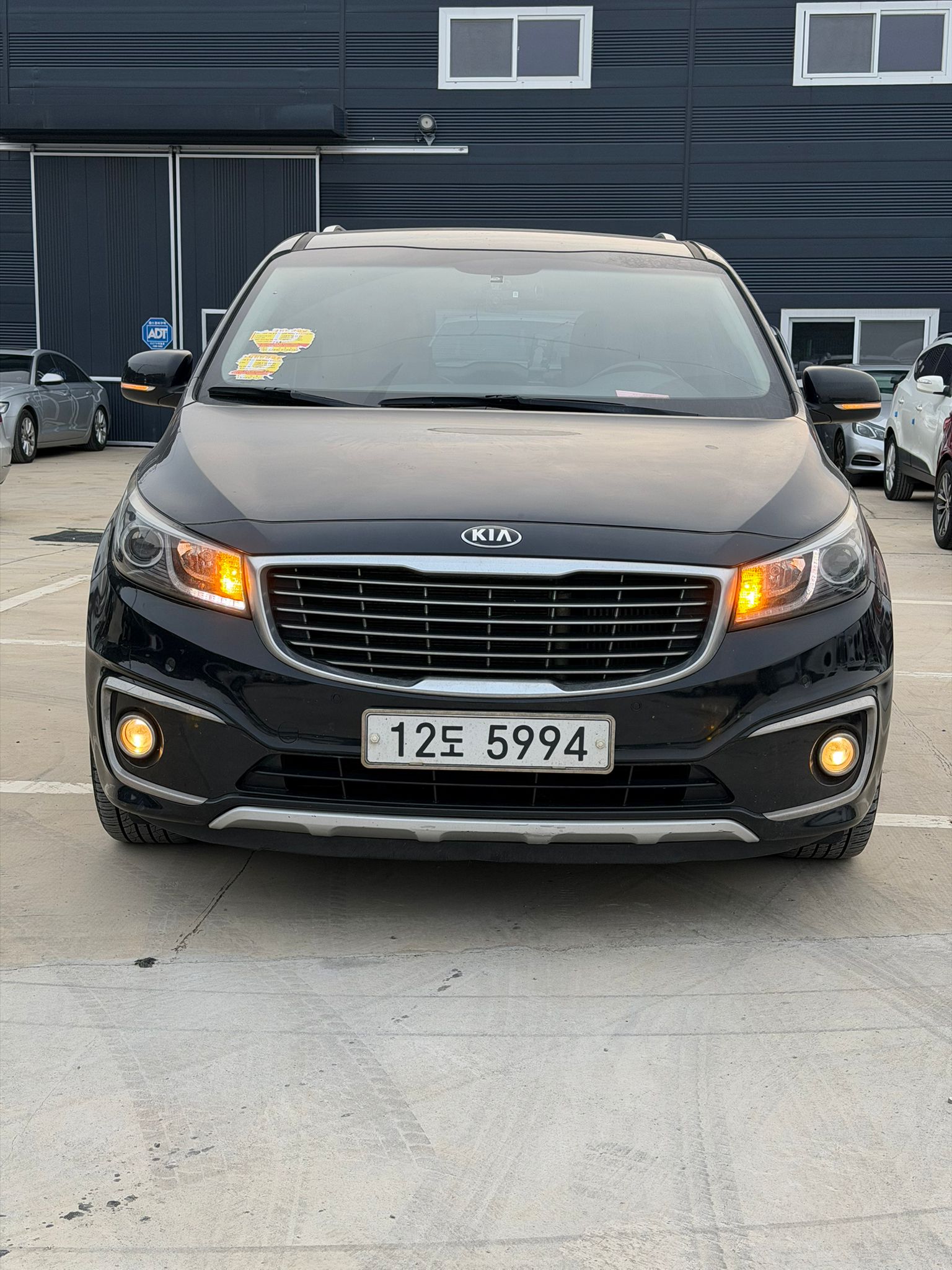 Kia Carnival 2.0L Diesel 2015 – 9-Seater Full Option