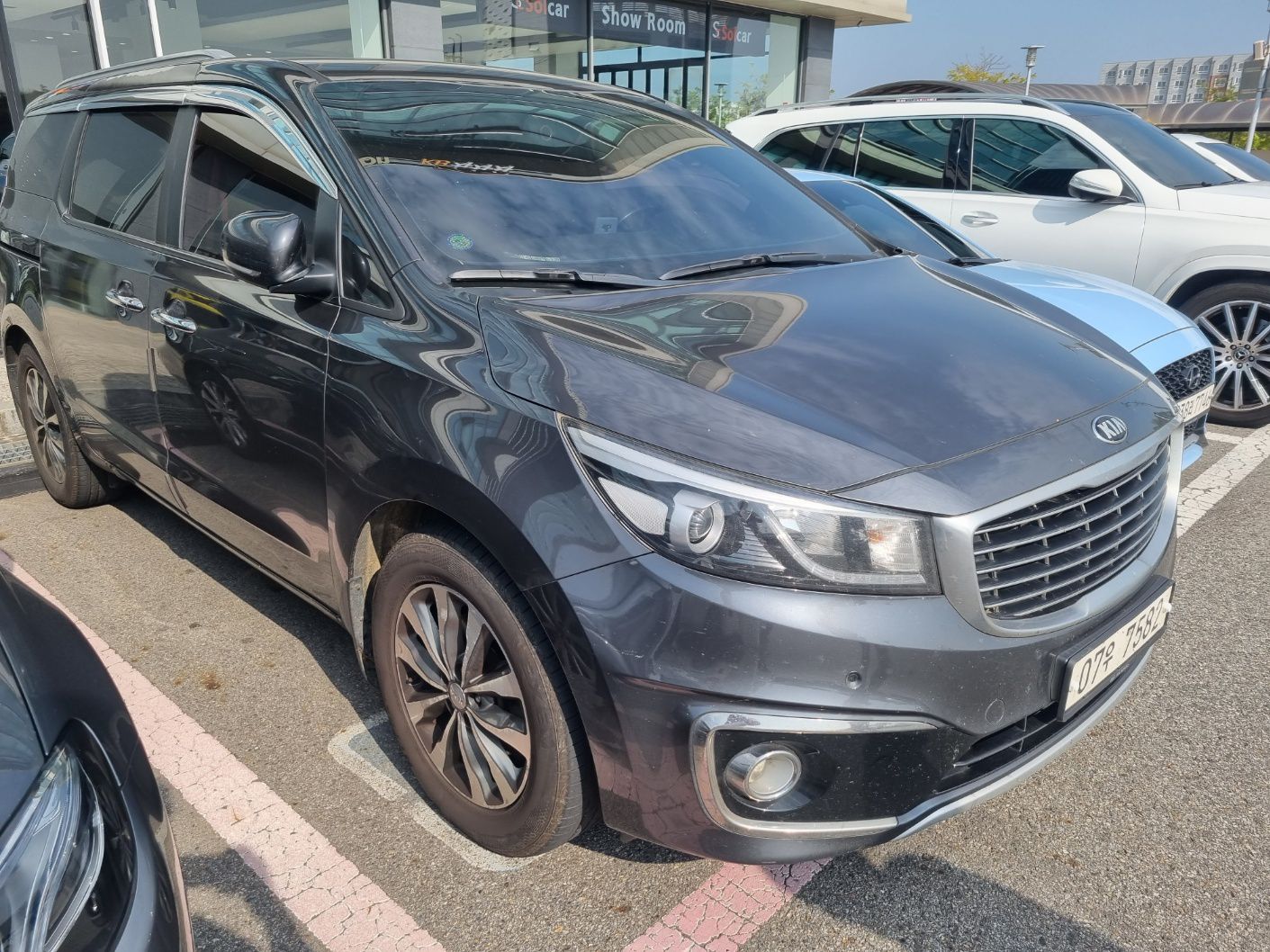 2016 Kia Carnival | 2.2L Diesel | 9-Seater | Smart Key | Navigation