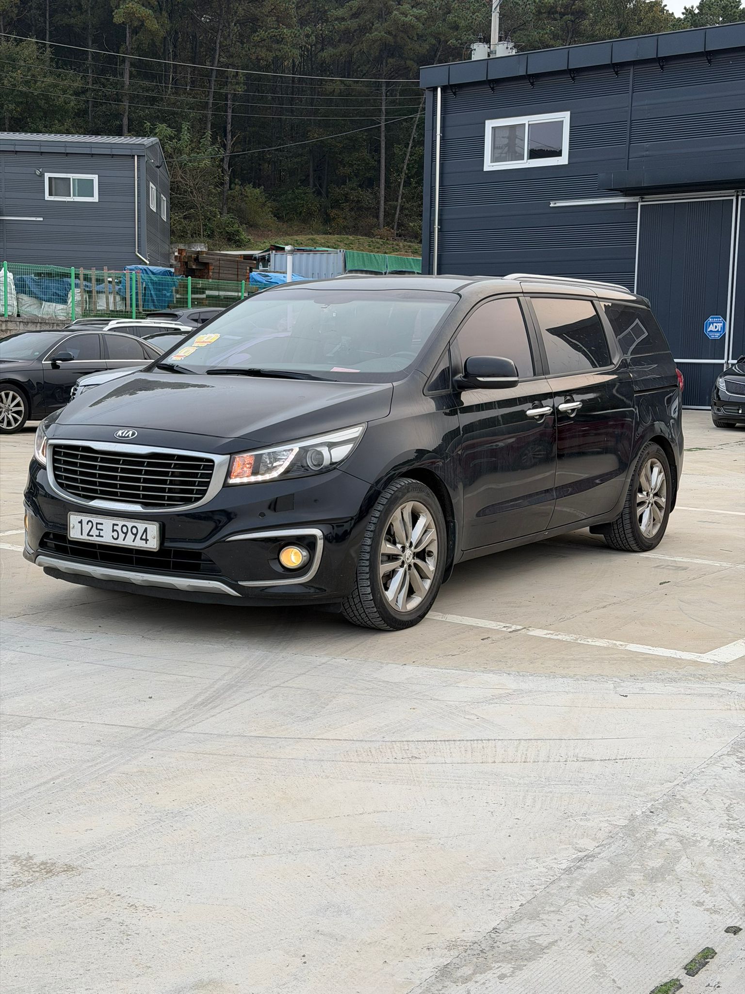 Kia Carnival 2.0L Diesel 2015 – 9-Seater Full Option