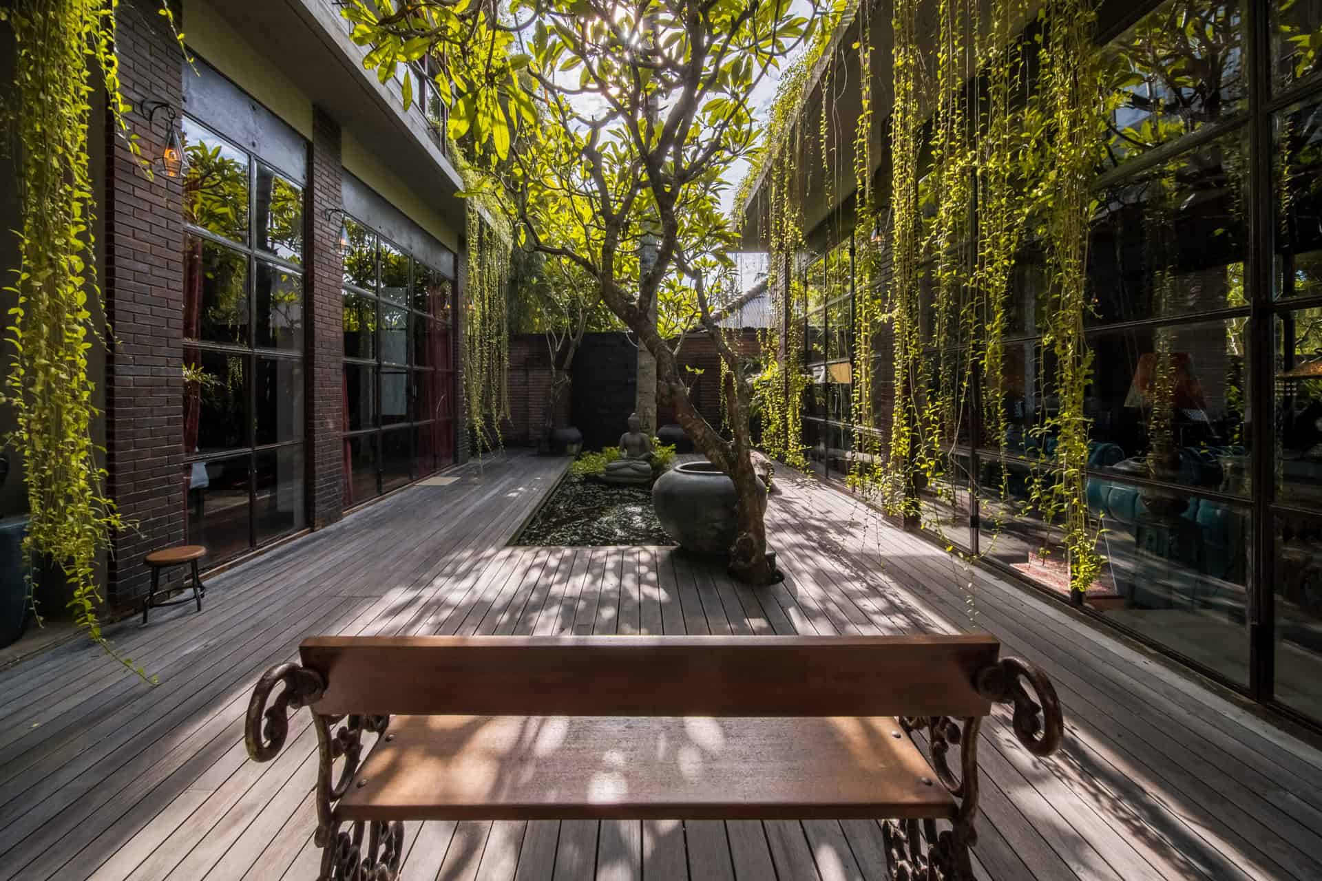 EXCLUSIVE BEACHFRONT 6 BEDROOM VILLA FOR SALE LEASEHOLD IN CANDIDASA