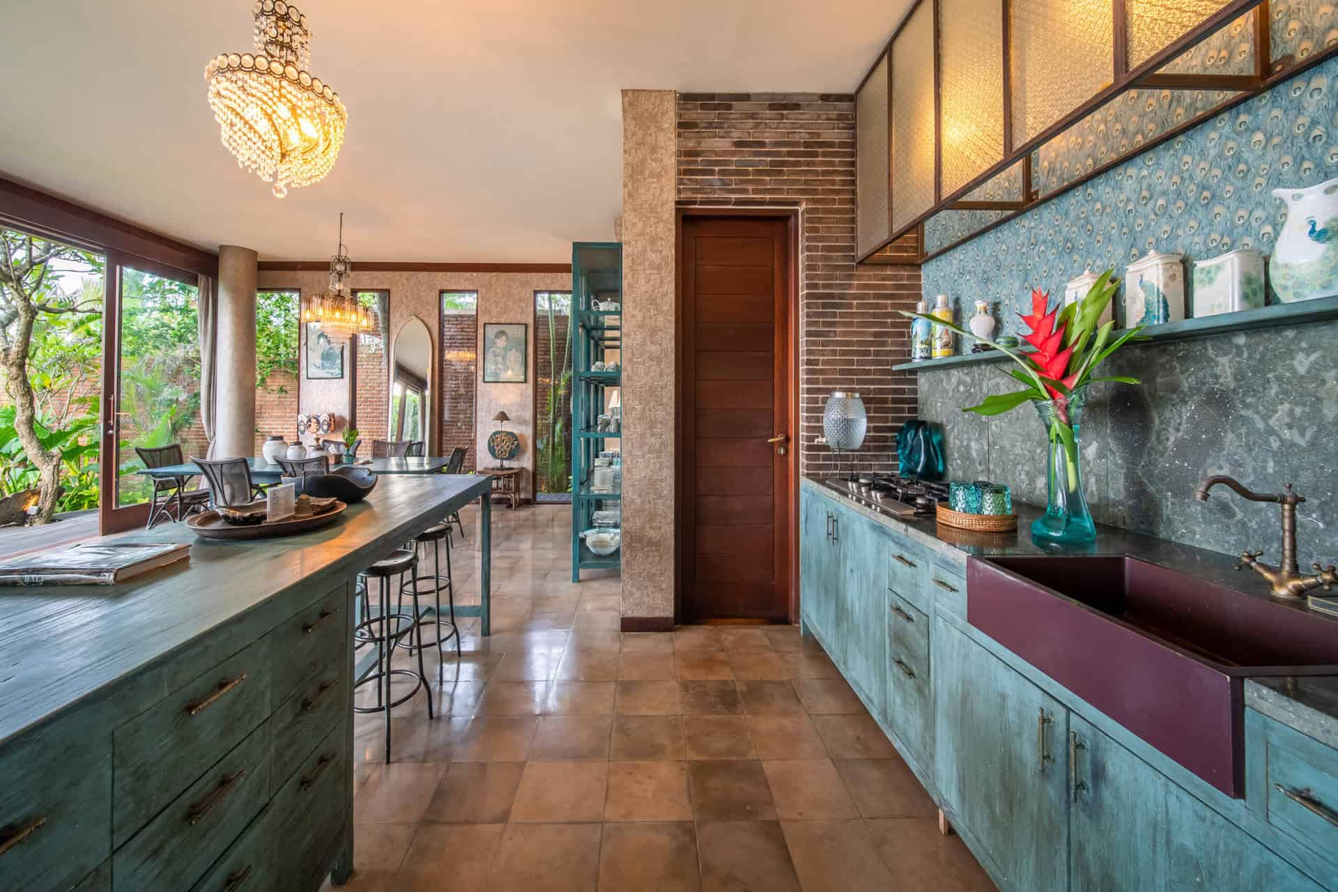 EXCLUSIVE BEACHFRONT 6 BEDROOM VILLA FOR SALE LEASEHOLD IN CANDIDASA