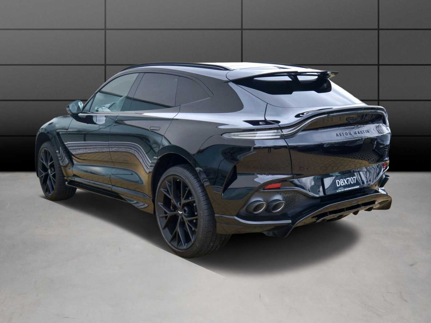 Aston Martin DBX 707