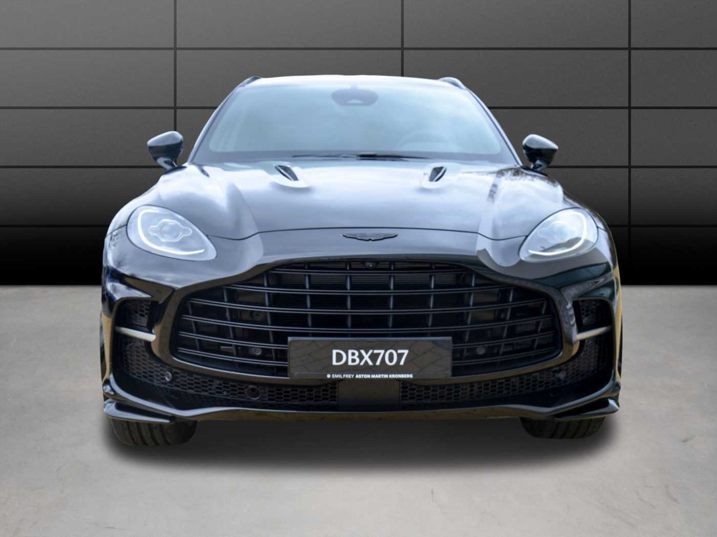 Aston Martin DBX 707