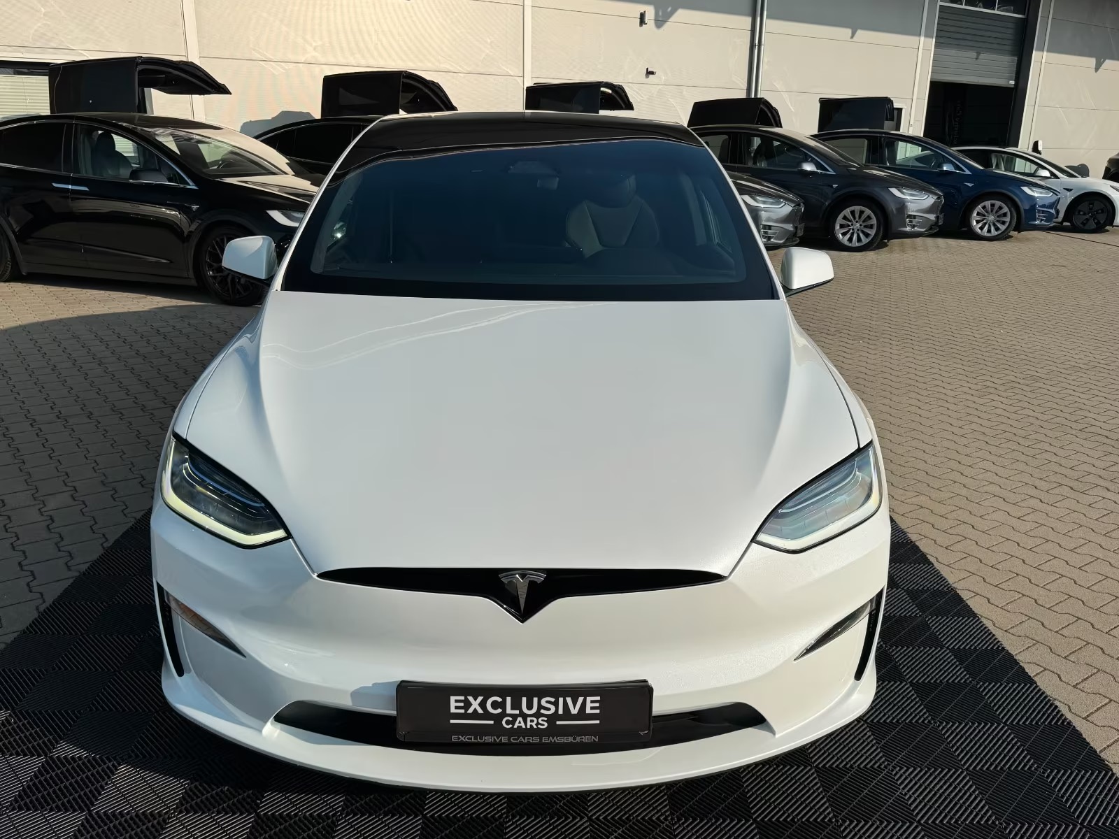 Tesla Model X 