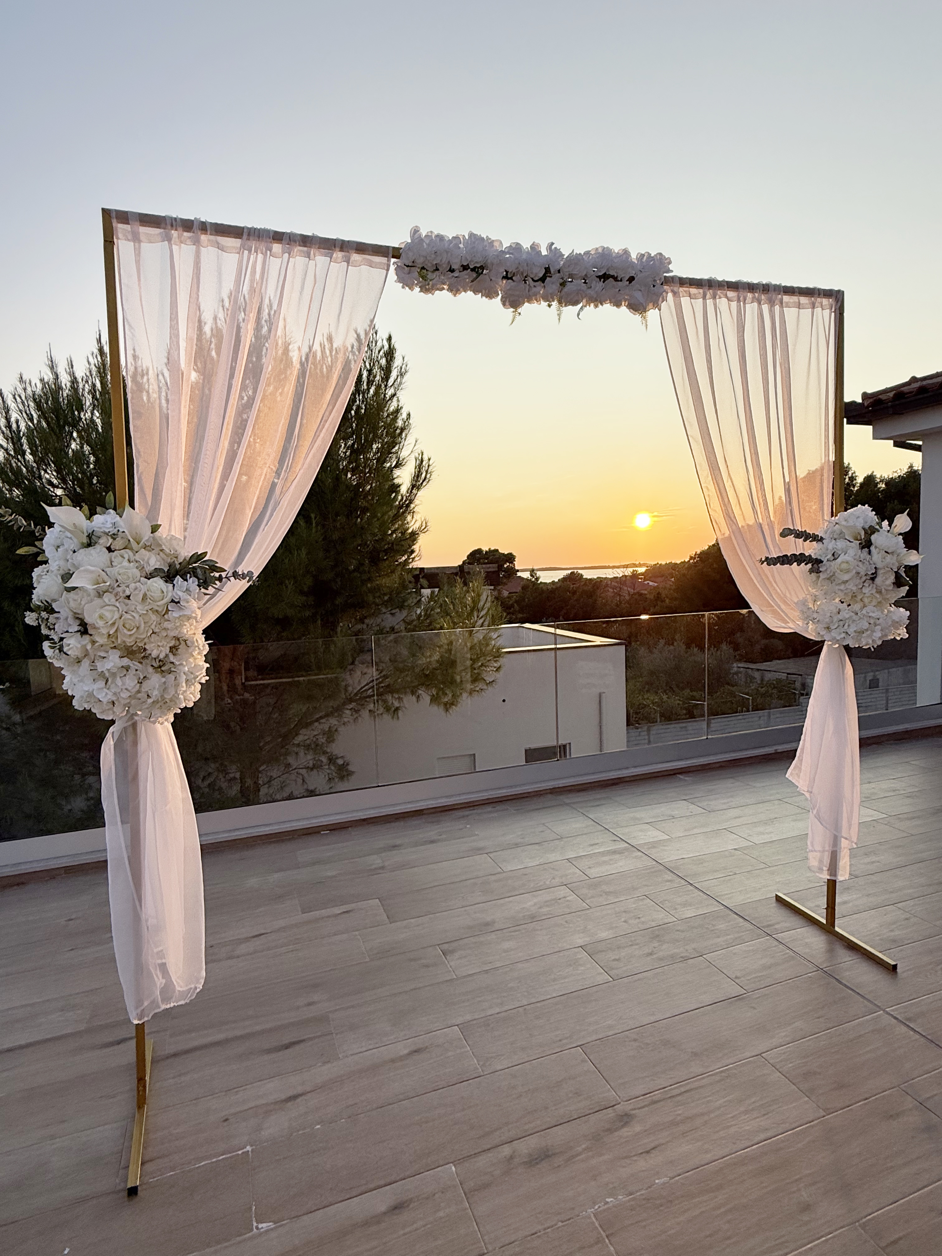 Virágos négyzet boldogságkapu