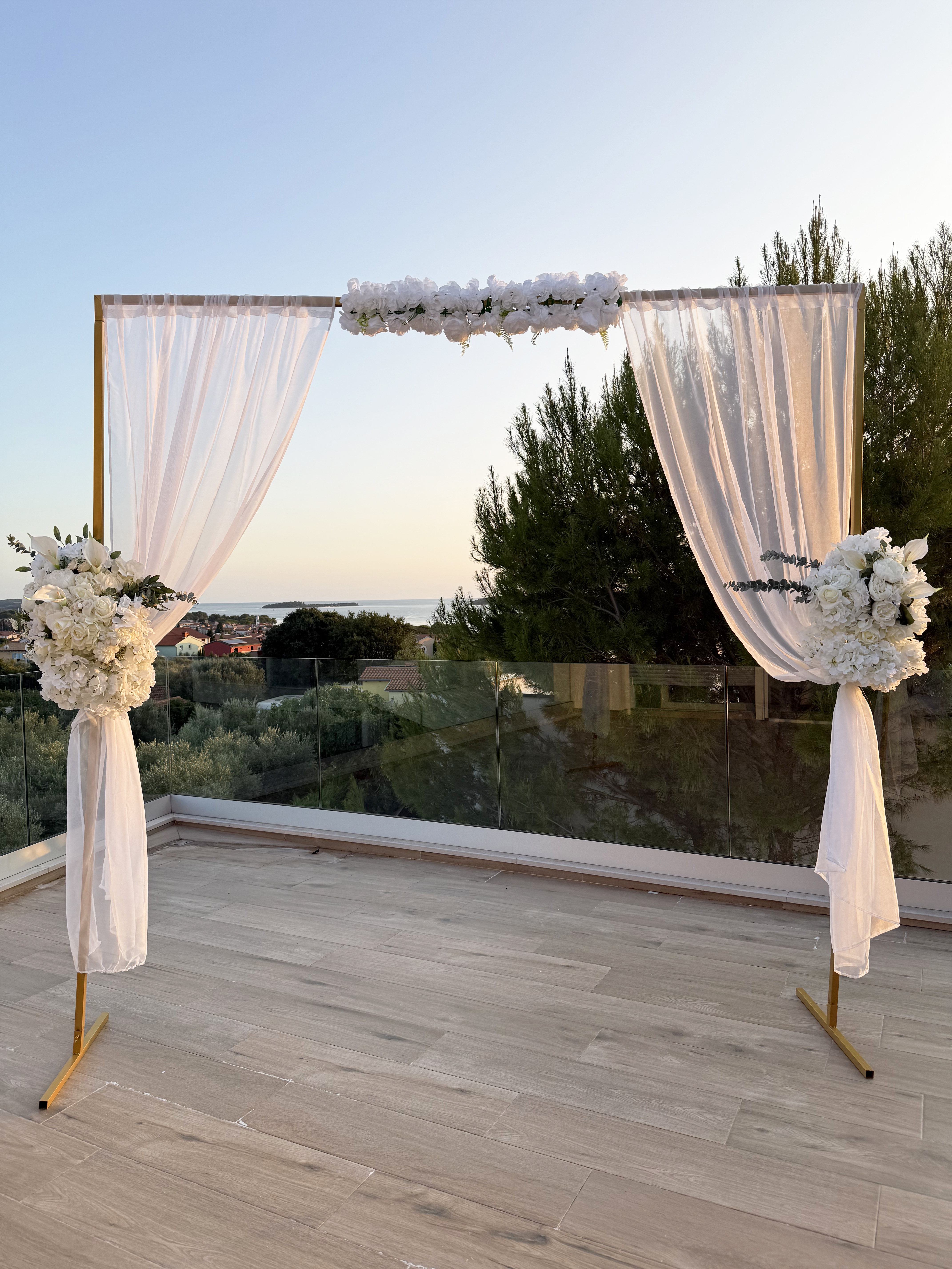 Virágos négyzet boldogságkapu