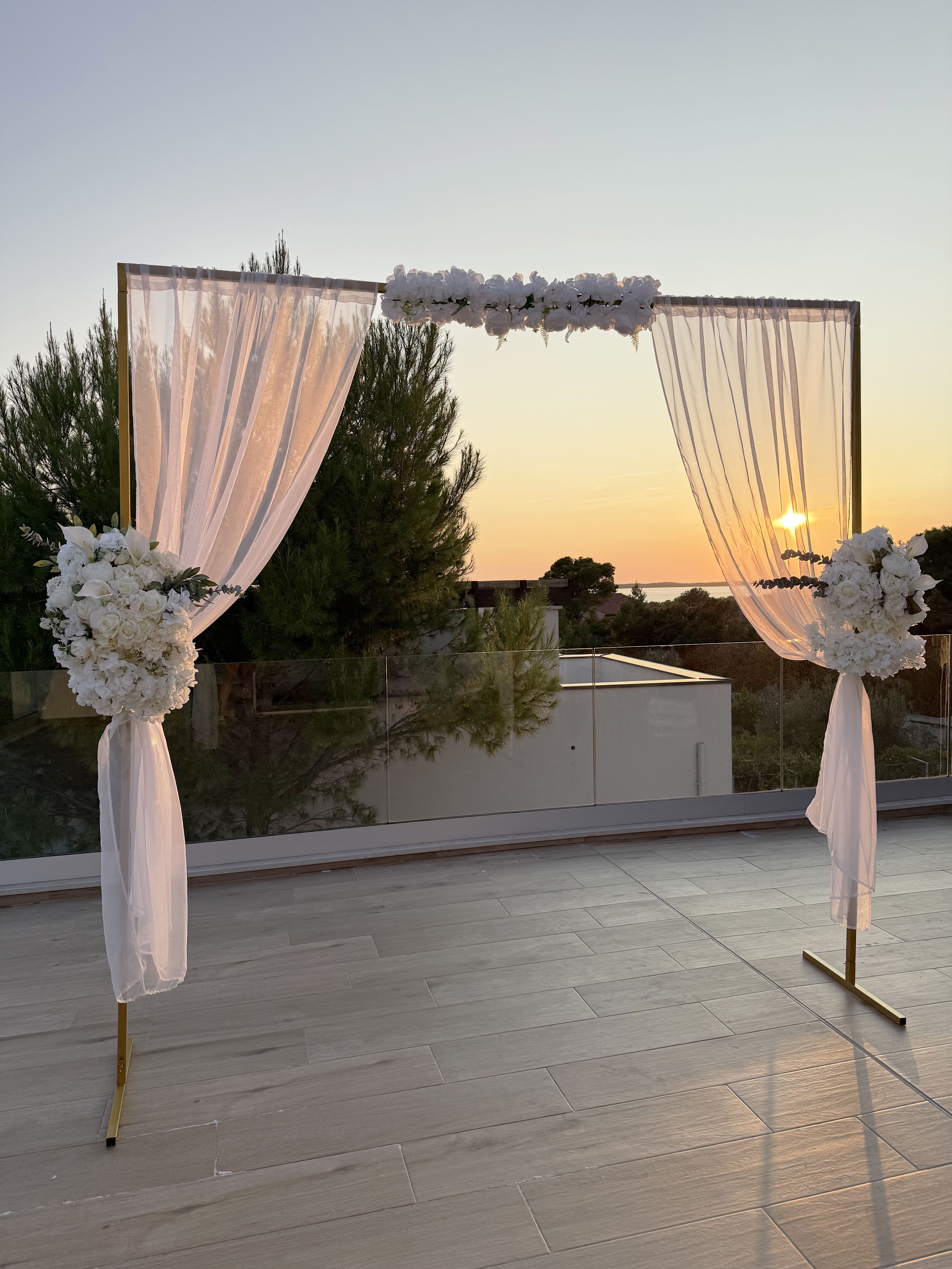 Virágos négyzet boldogságkapu