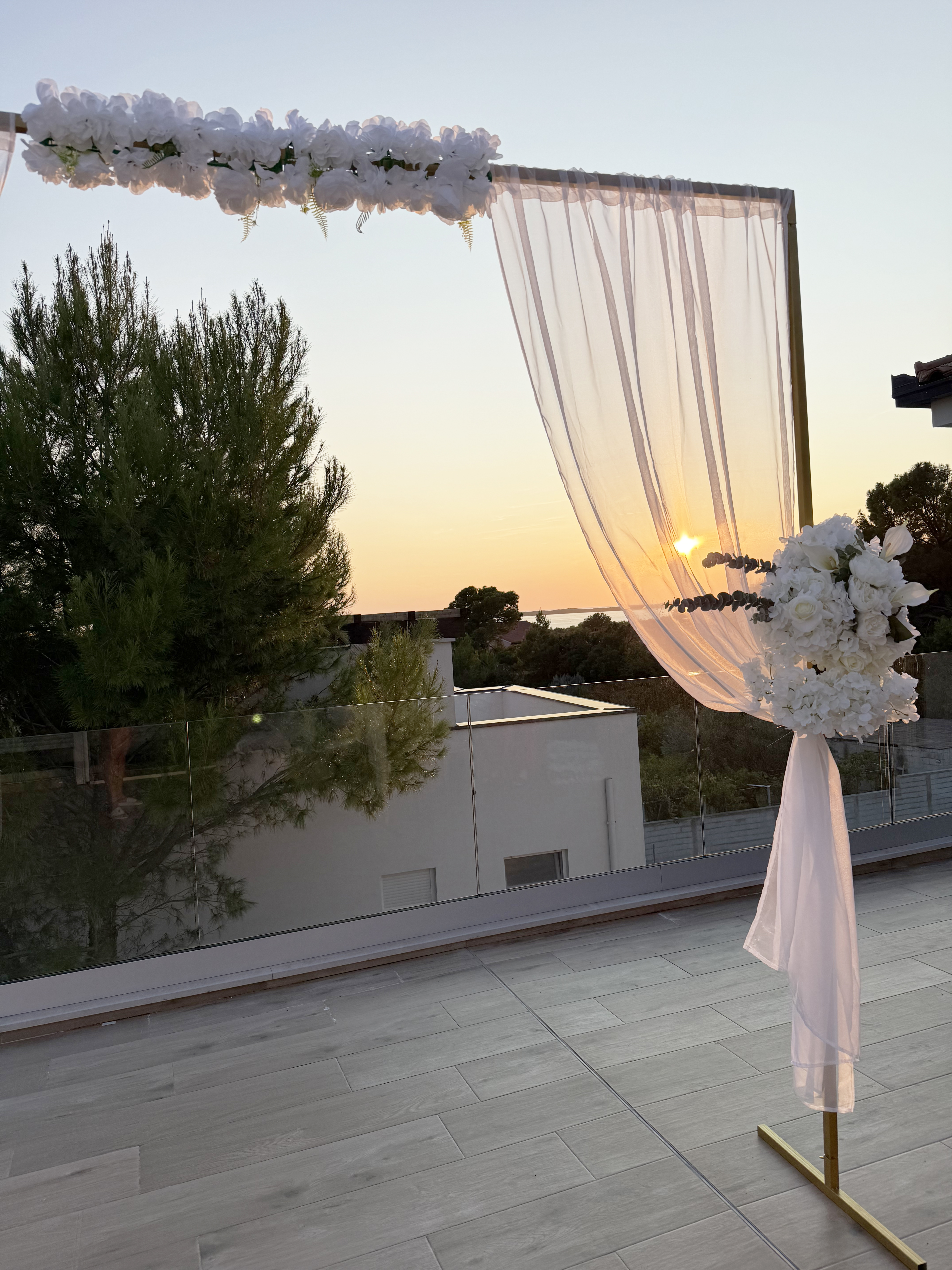 Virágos négyzet boldogságkapu