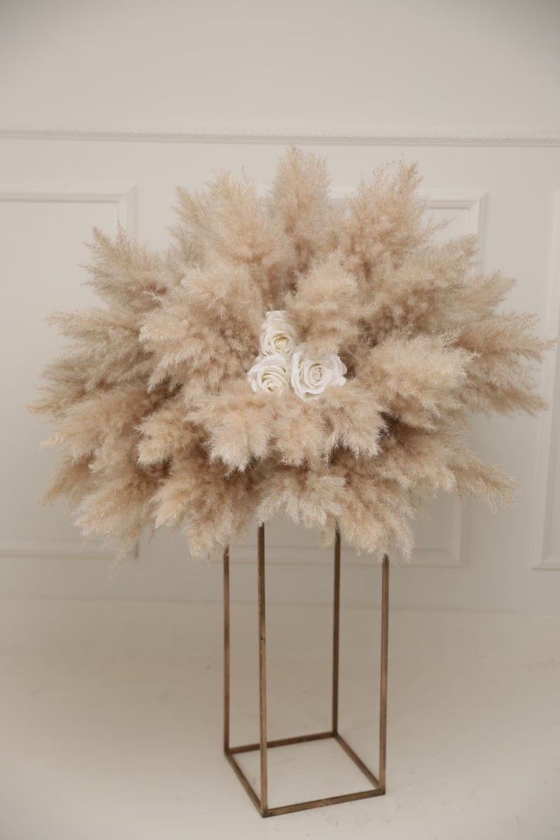 Modern, arany színű állvány