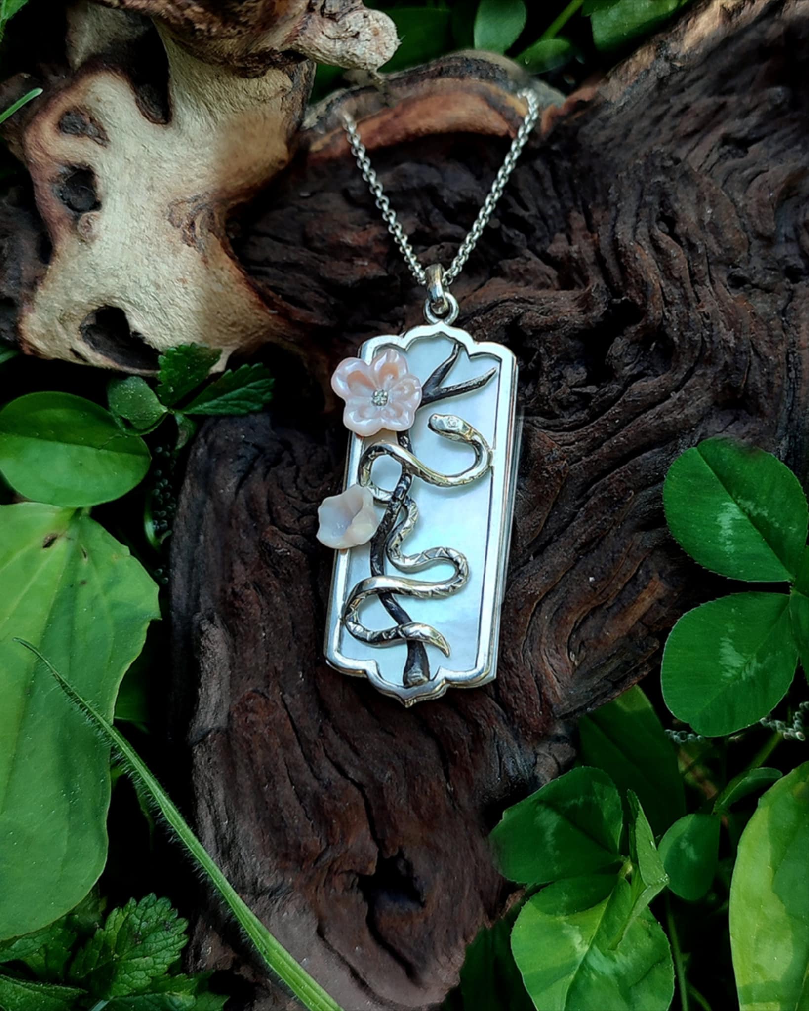 Pendentif Le serpent du cerisier