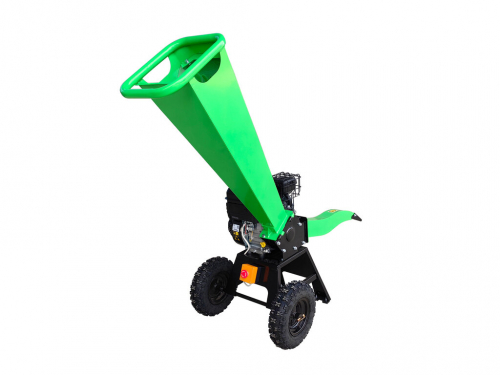 „Victory GTS-700“ medienos smulkintuvas su 6 AG varikliu