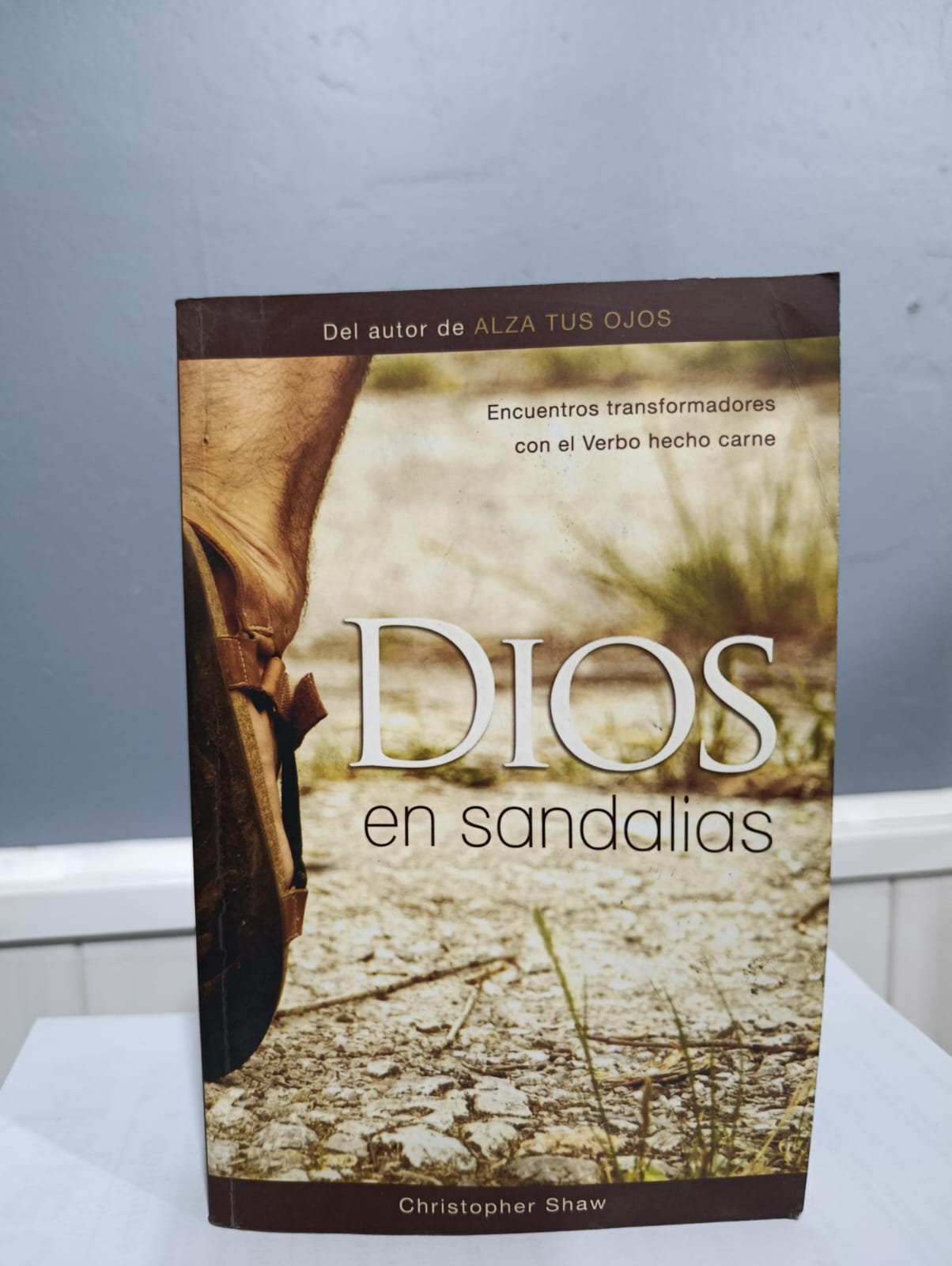 Dios en sandalias