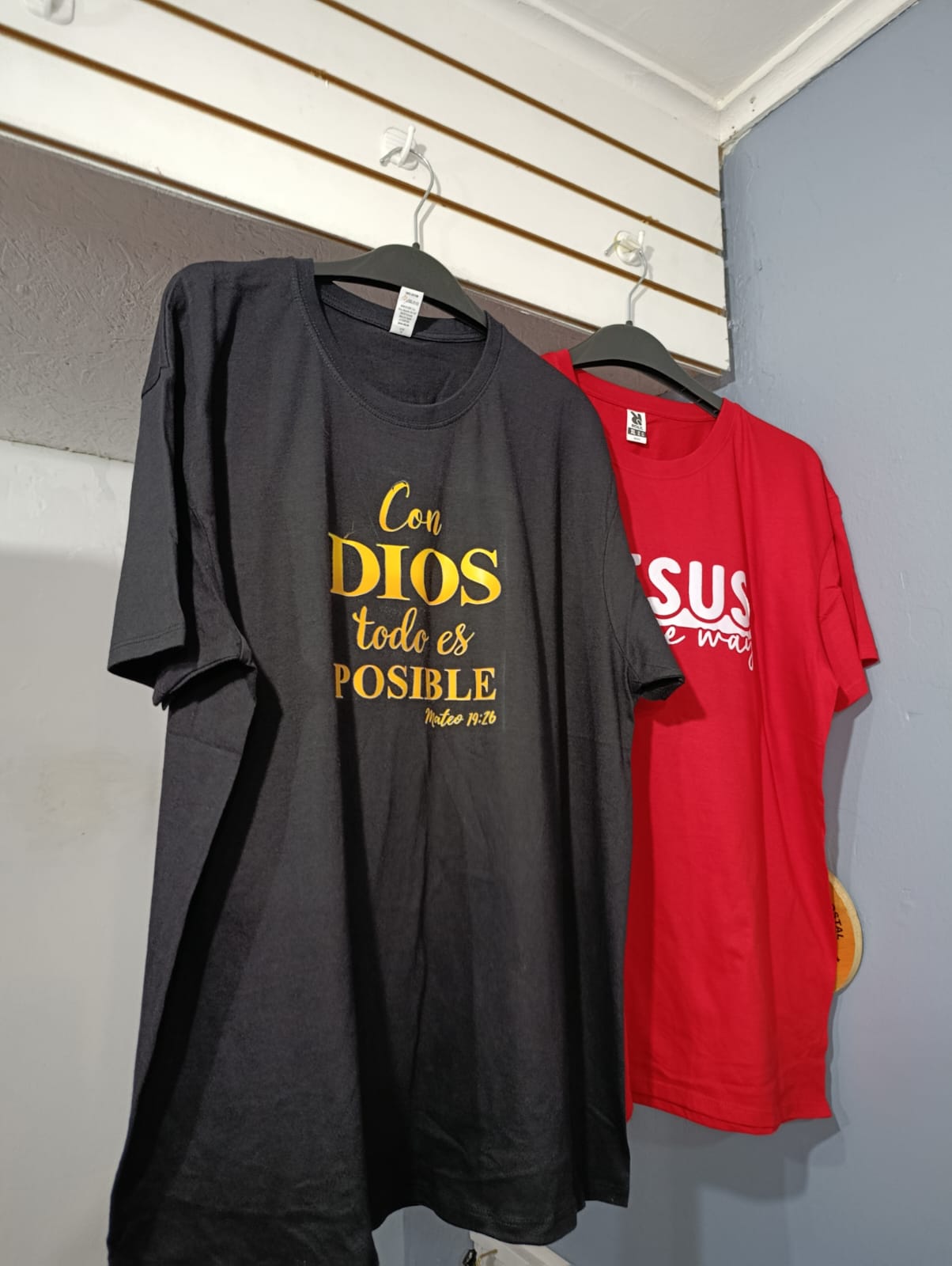 Camiseta cristiana con mensaje inspirador