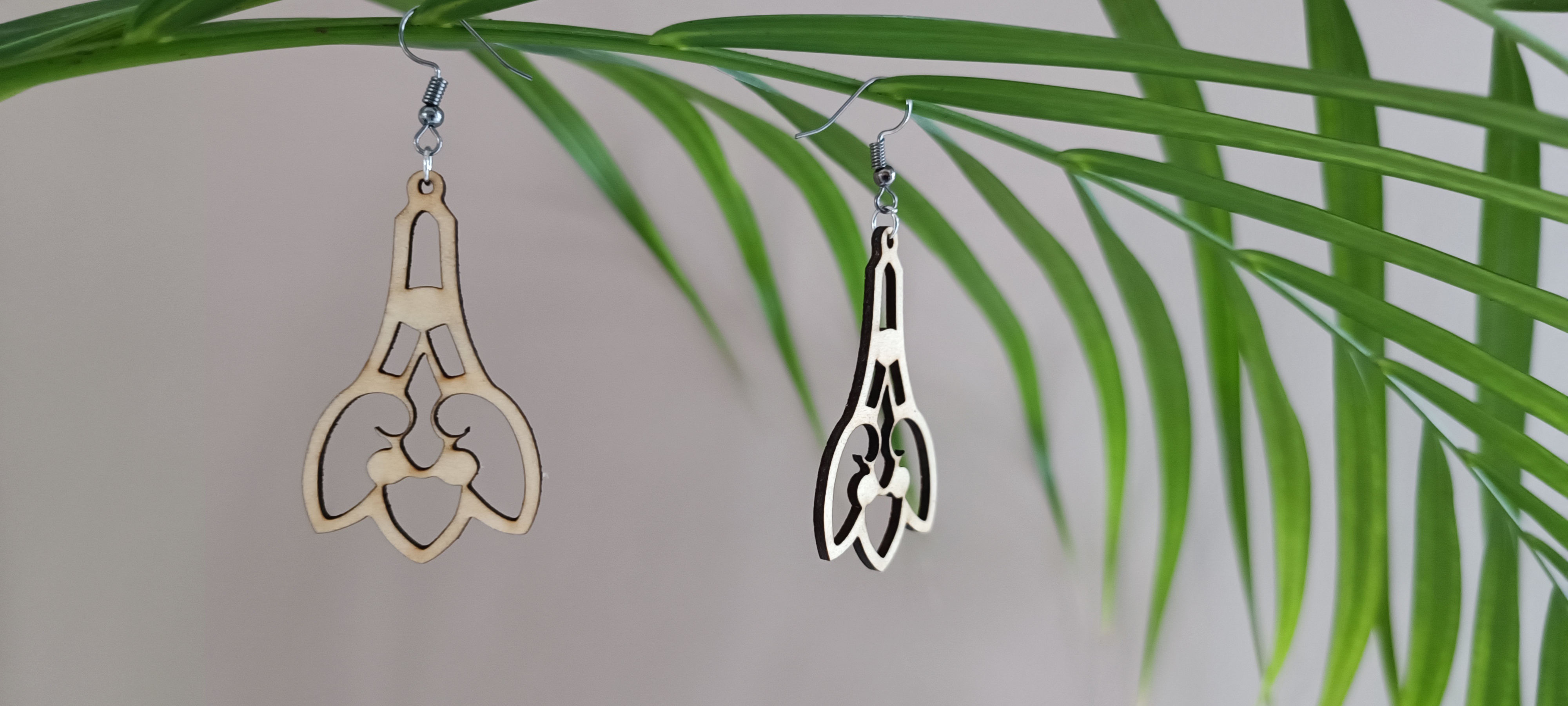 Boucles d’oreilles en bois découpé