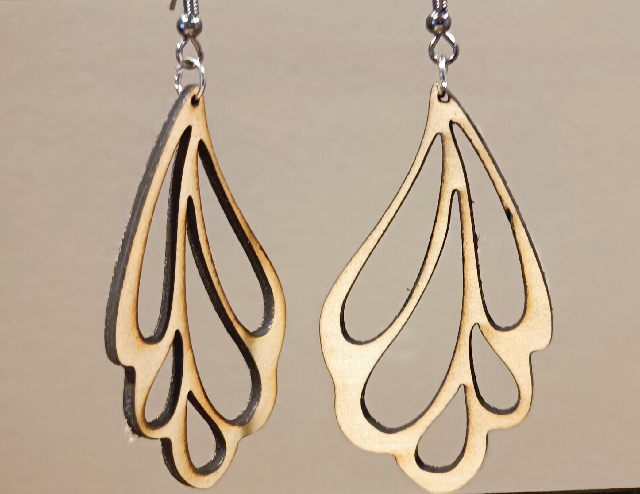 Boucles d’oreilles en bois découpé