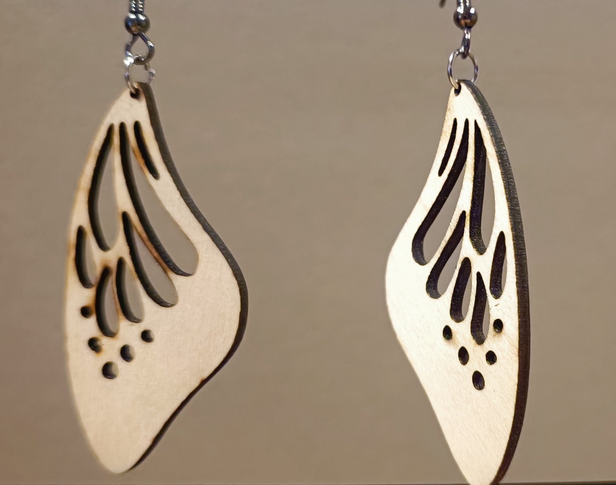 Boucles d'oreilles en bois découpé