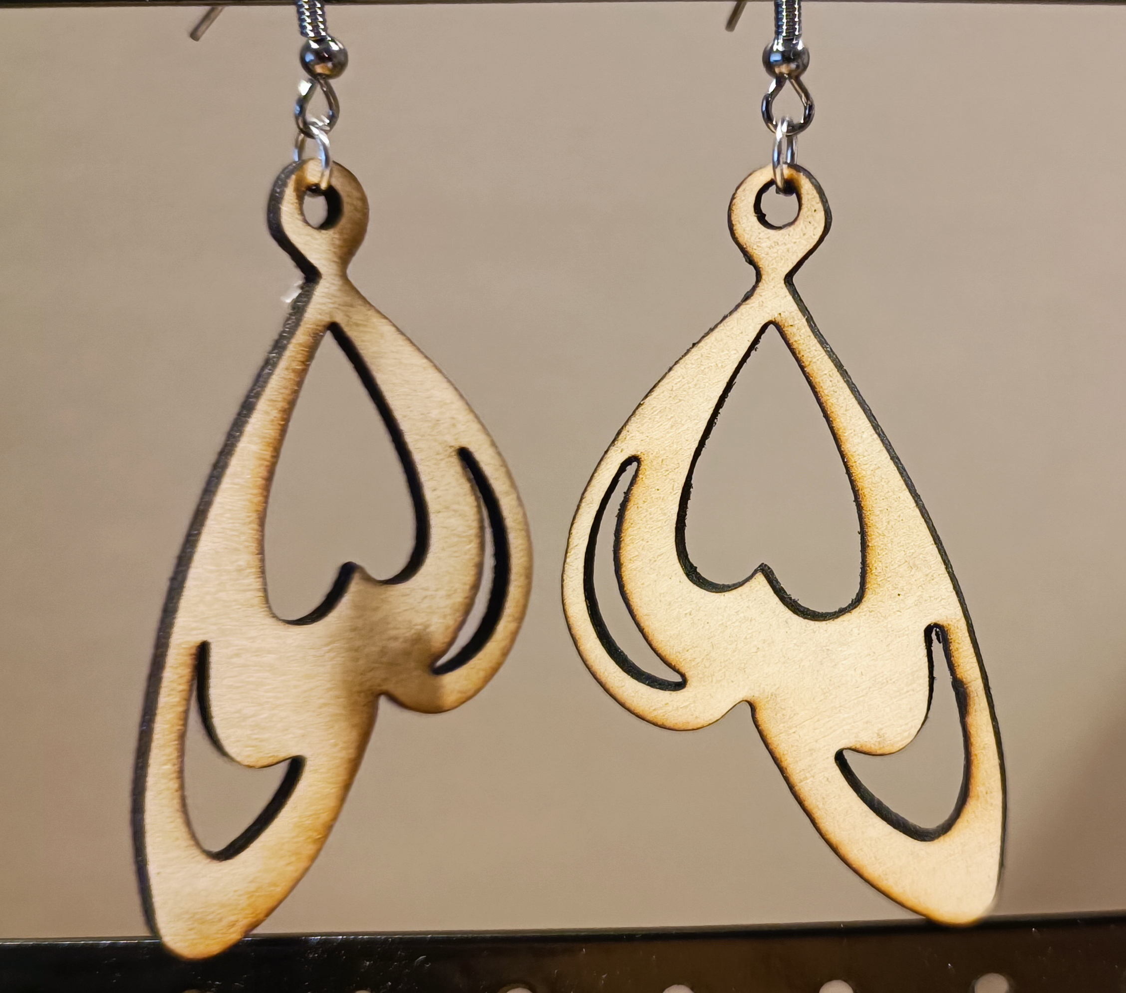 Boucles d'oreilles en bois découpé