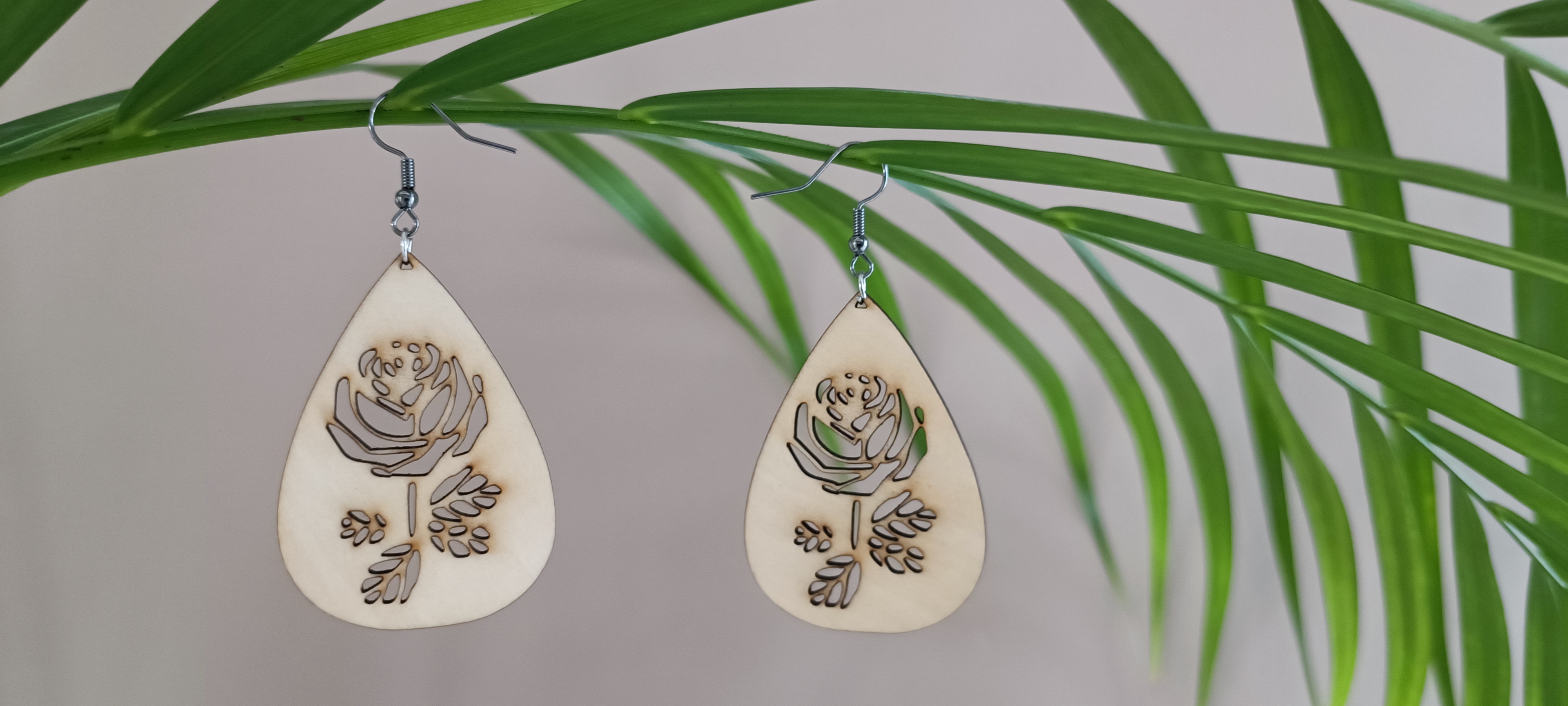 Boucles d’oreilles en bois gravé